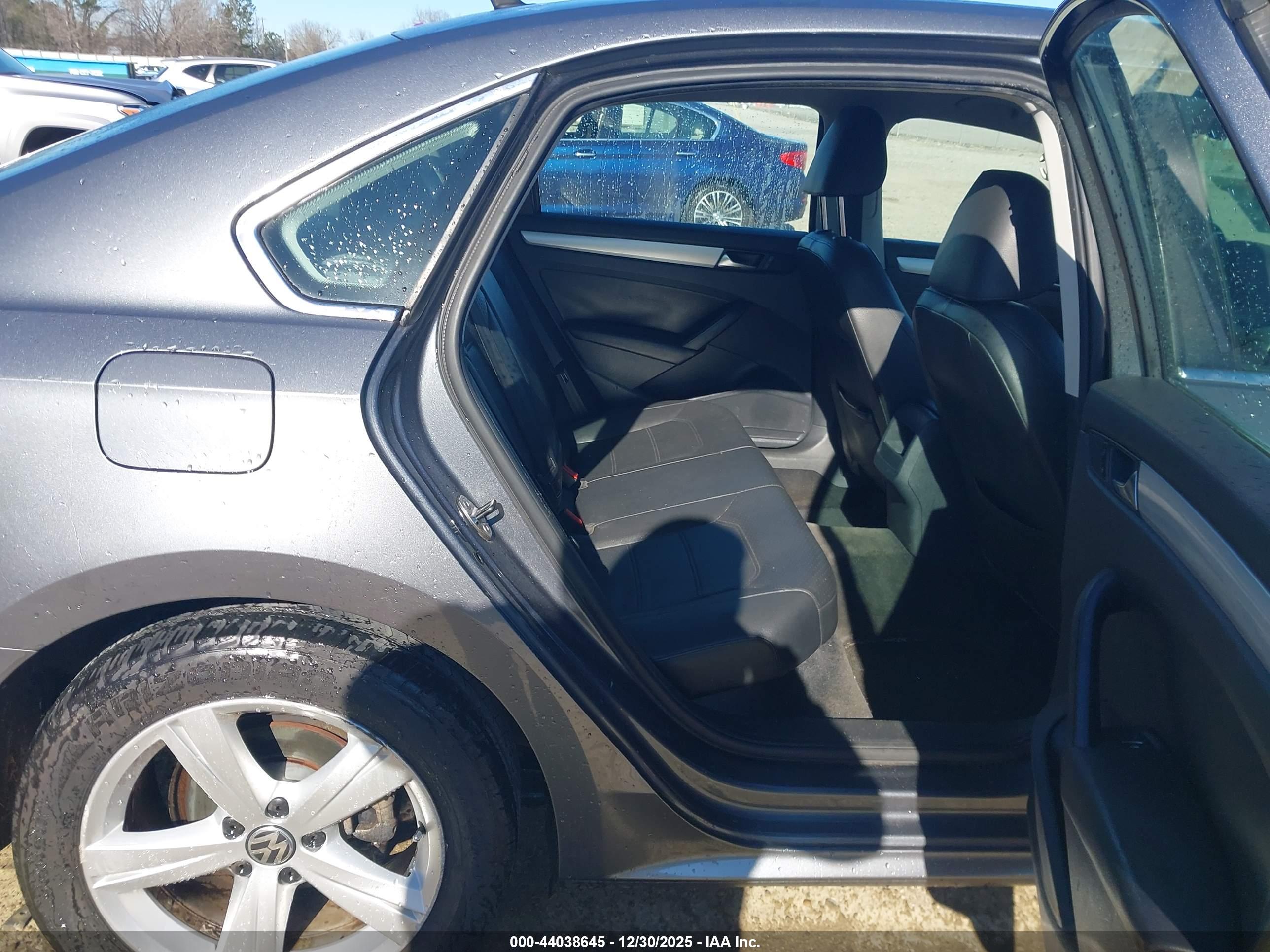 VOLKSWAGEN PASSAT image 8