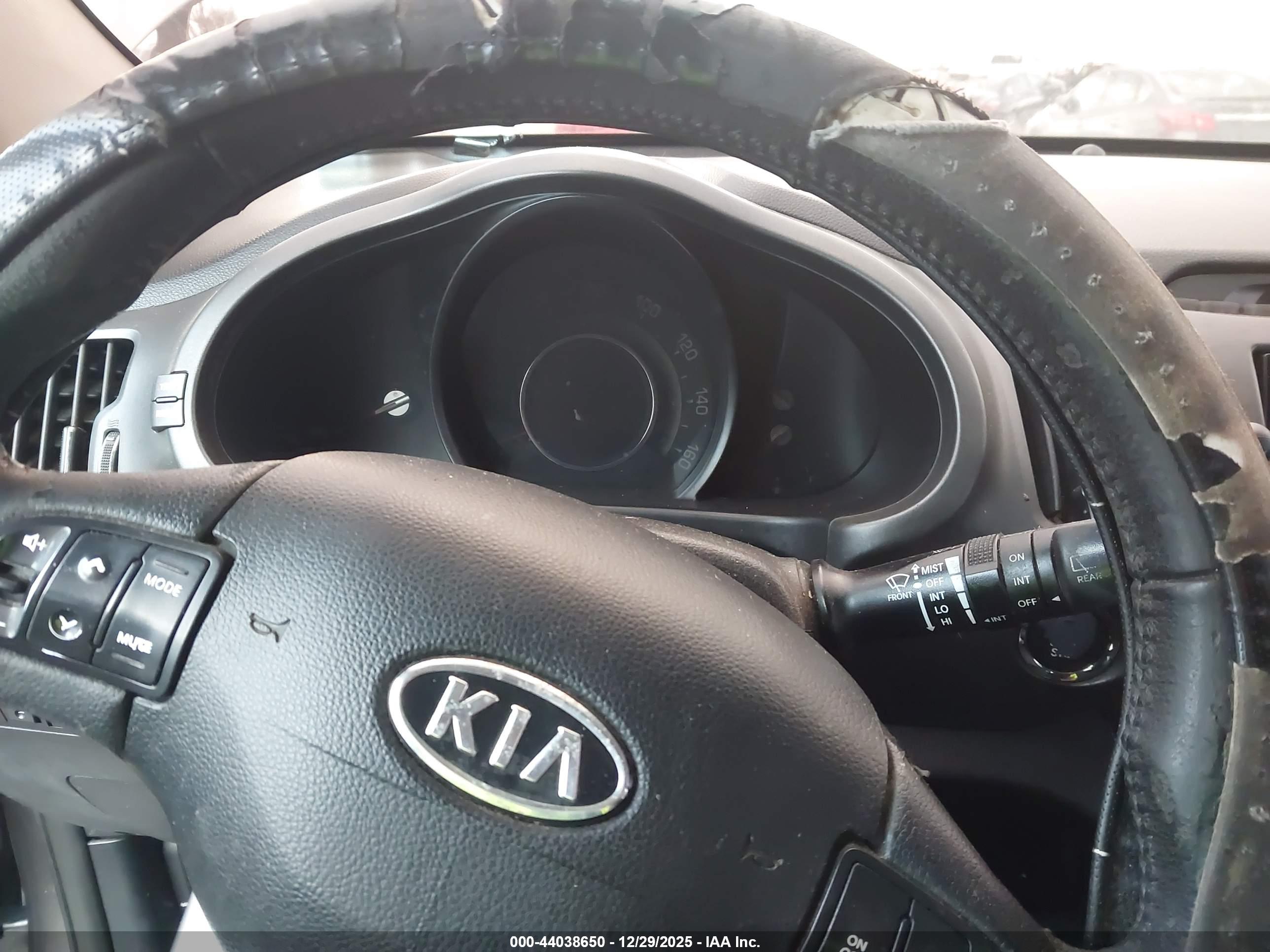 KIA SPORTAGE image 7