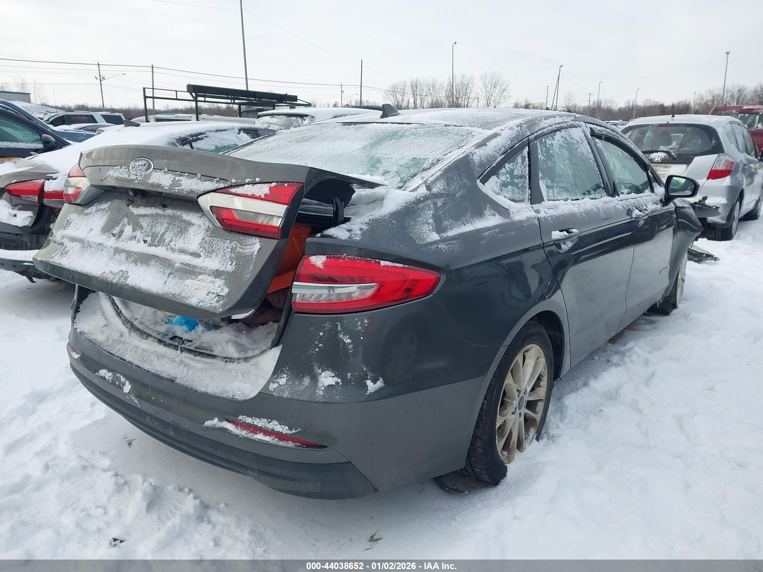 FORD FUSION image 4