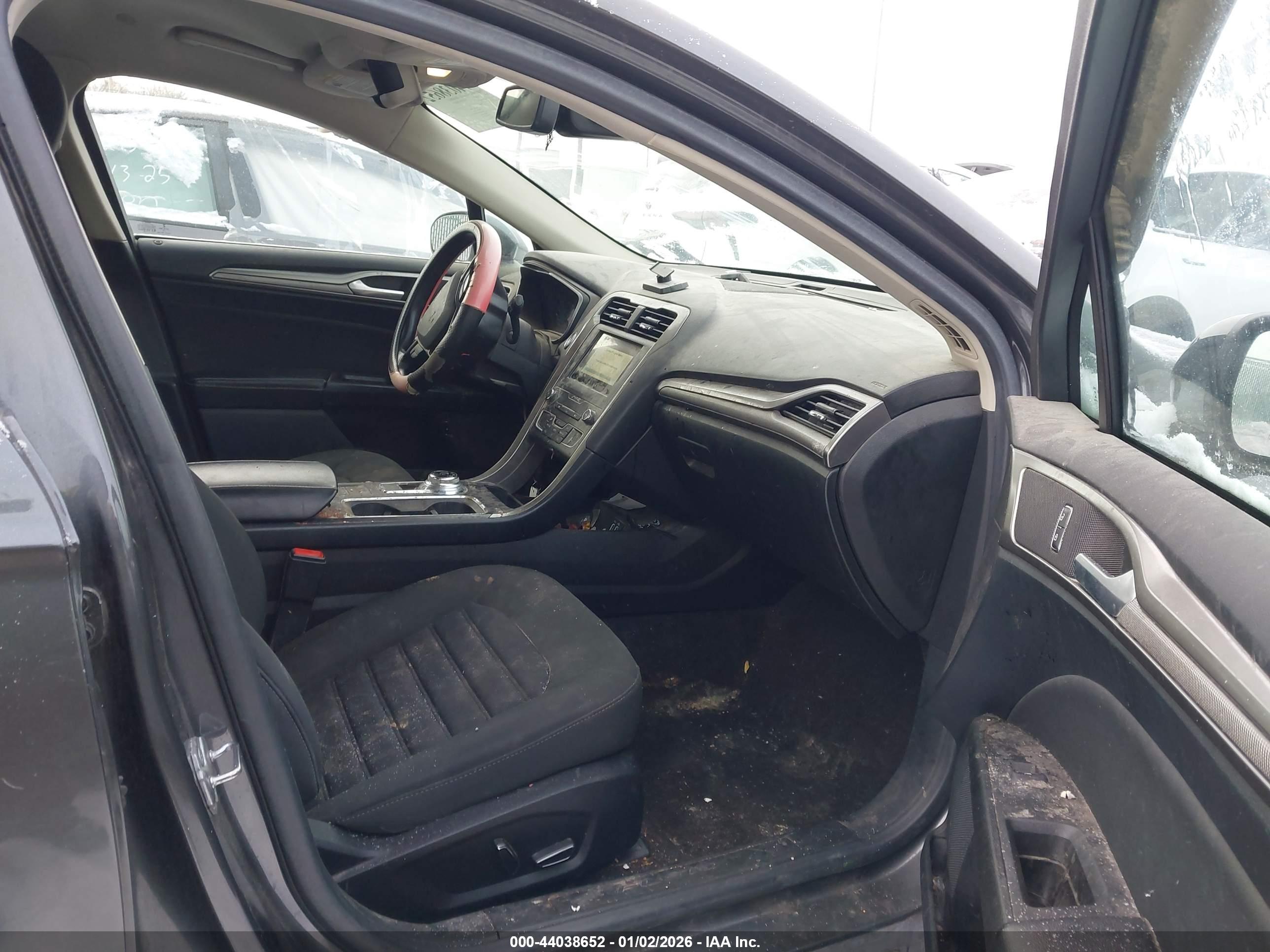 FORD FUSION image 5