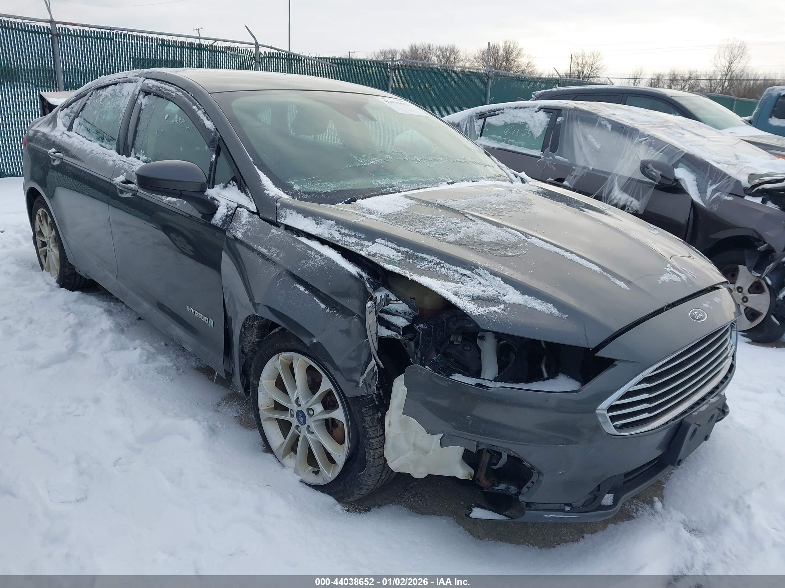 FORD FUSION image 6