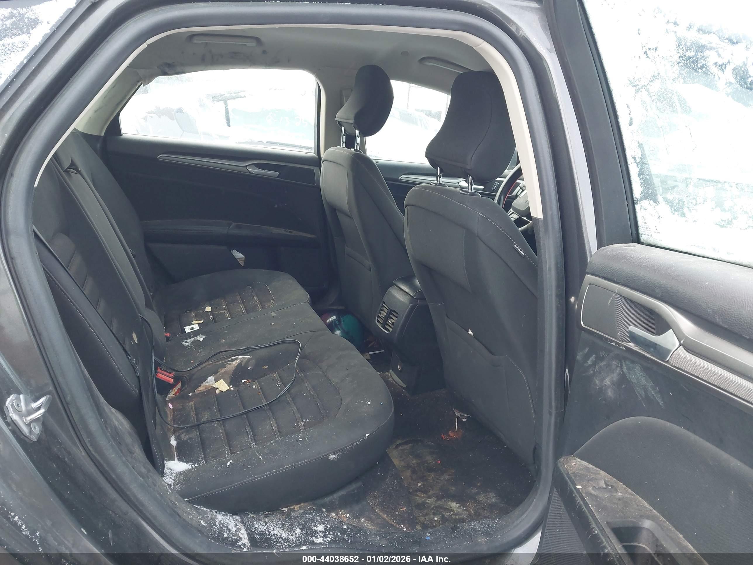 FORD FUSION image 8
