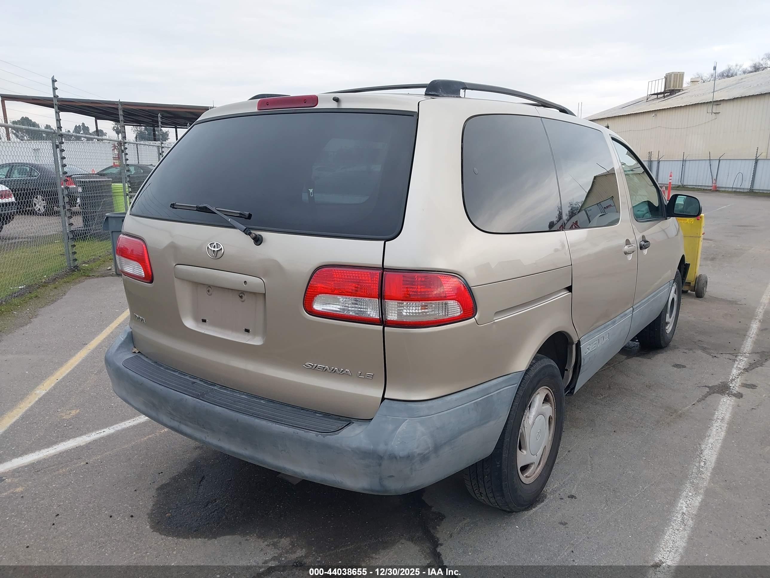 TOYOTA SIENNA image 4