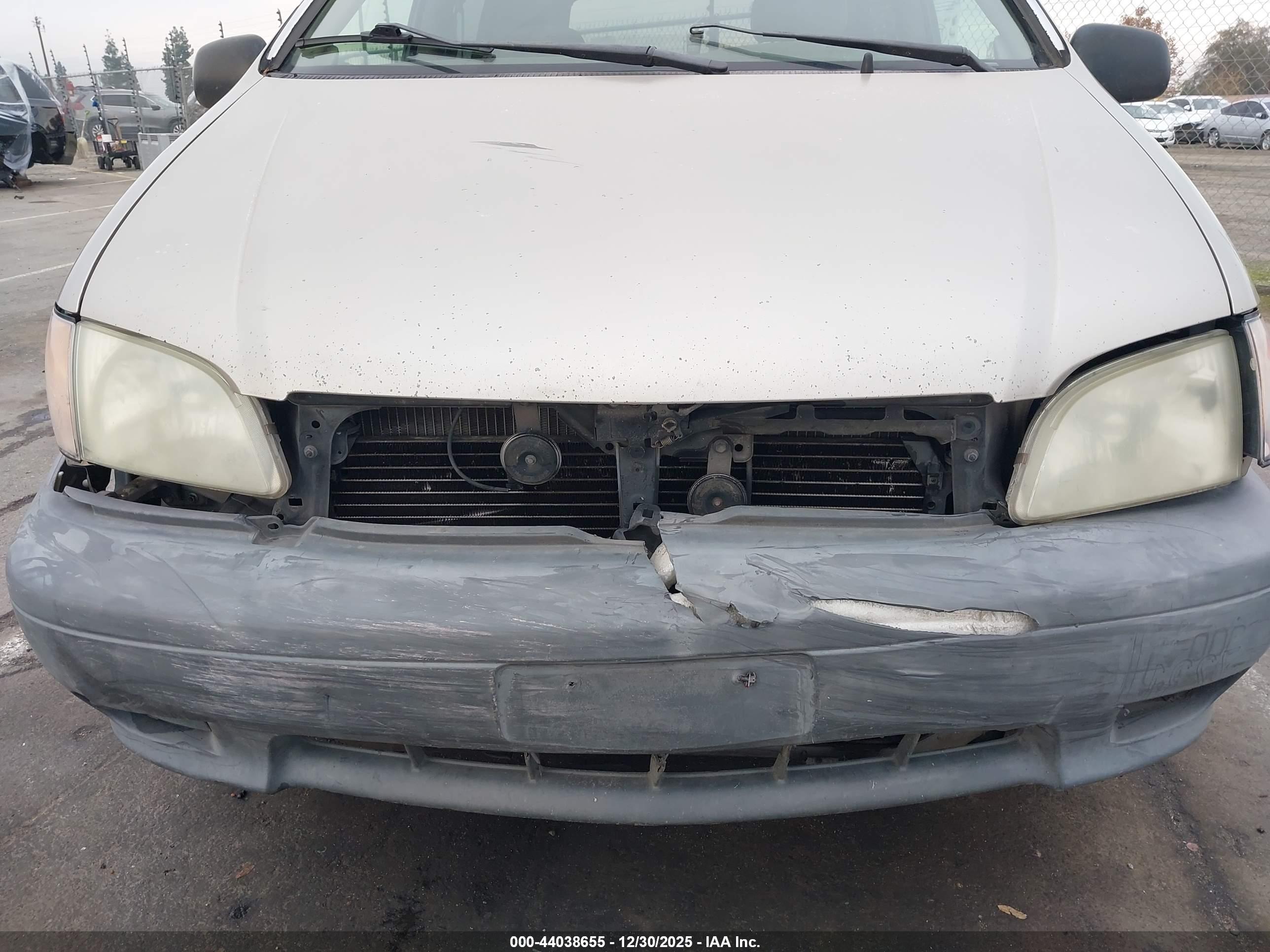 TOYOTA SIENNA image 6