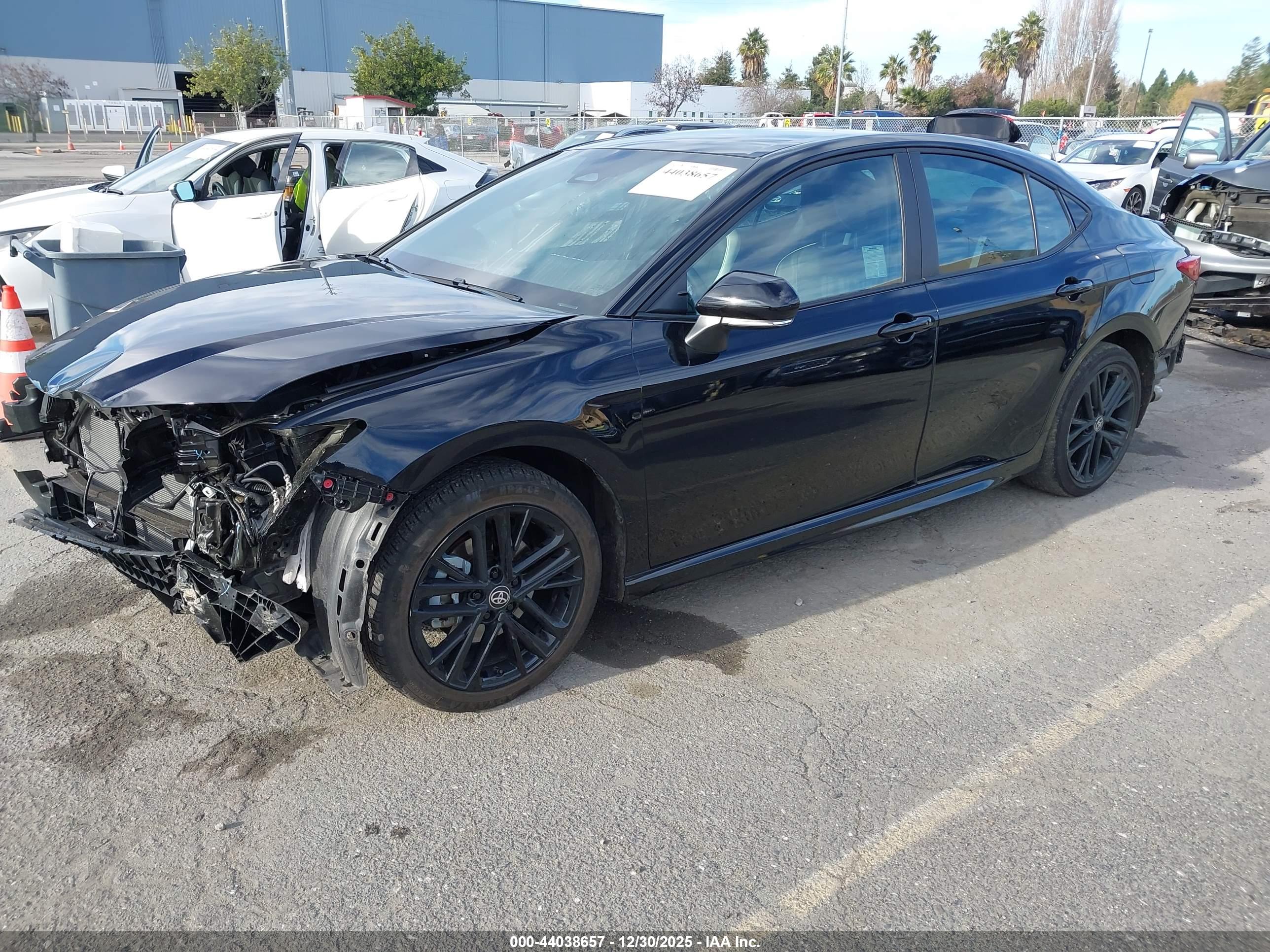 TOYOTA CAMRY image 2