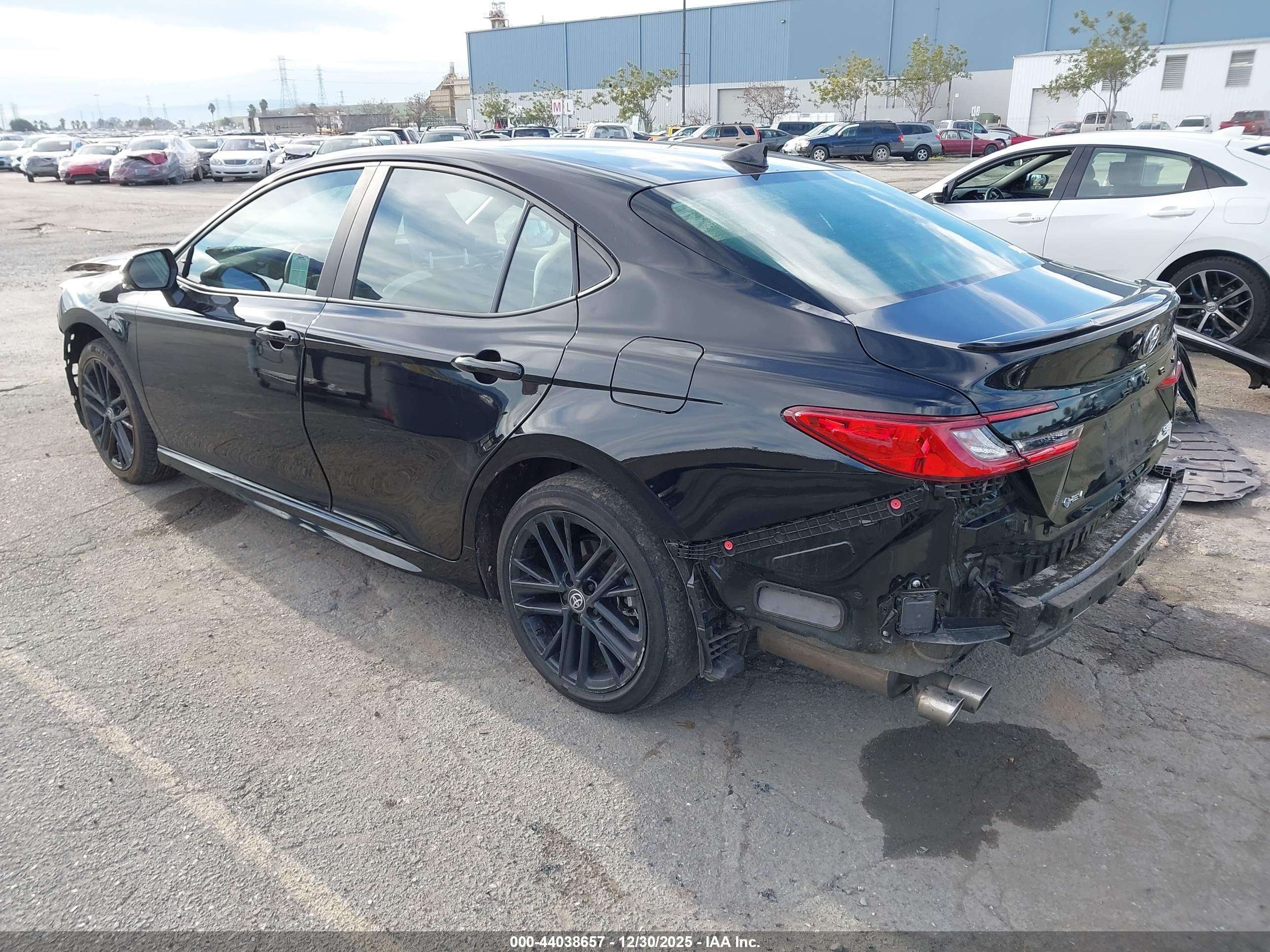 TOYOTA CAMRY image 3
