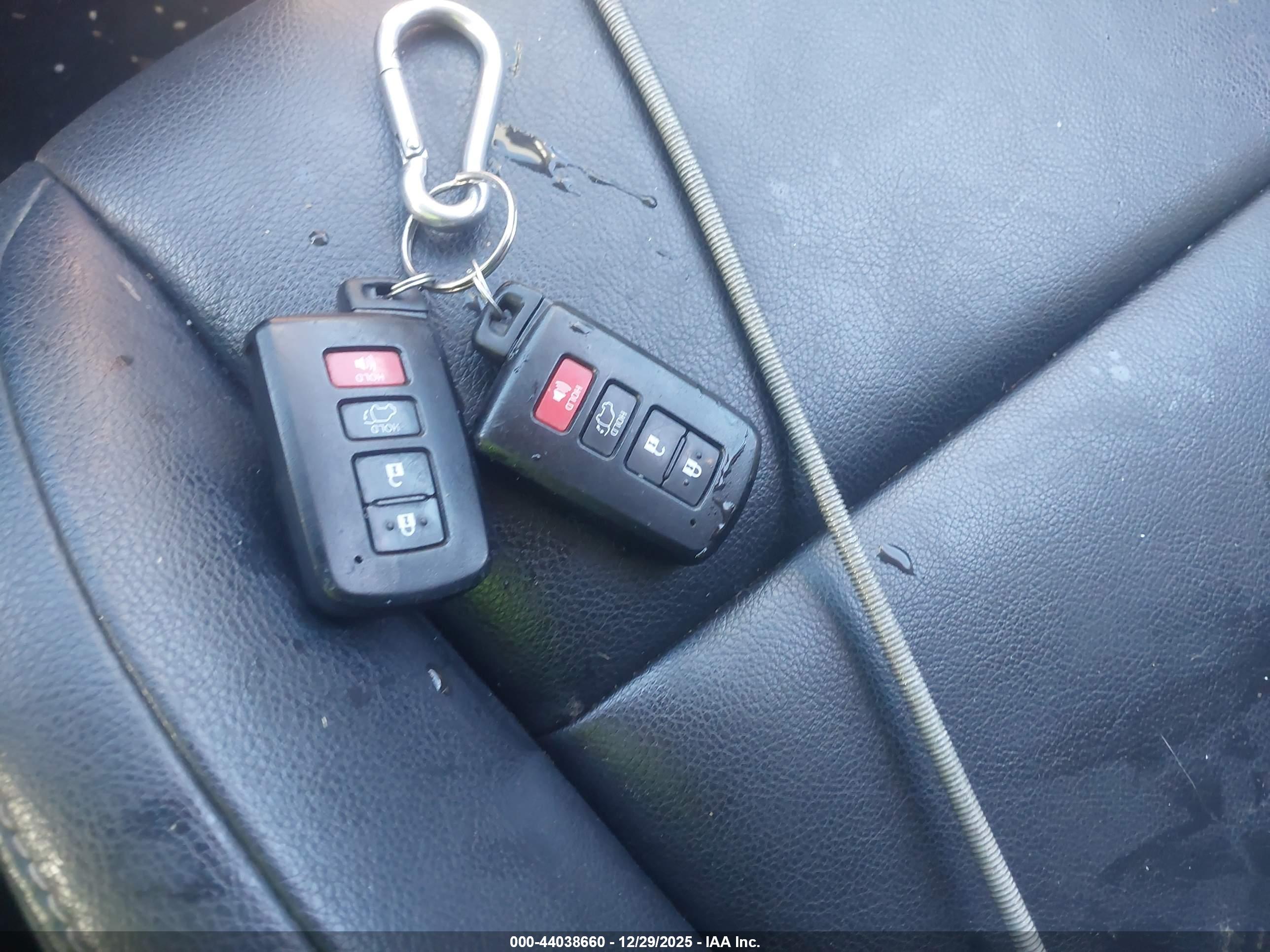 TOYOTA RAV4 image 11