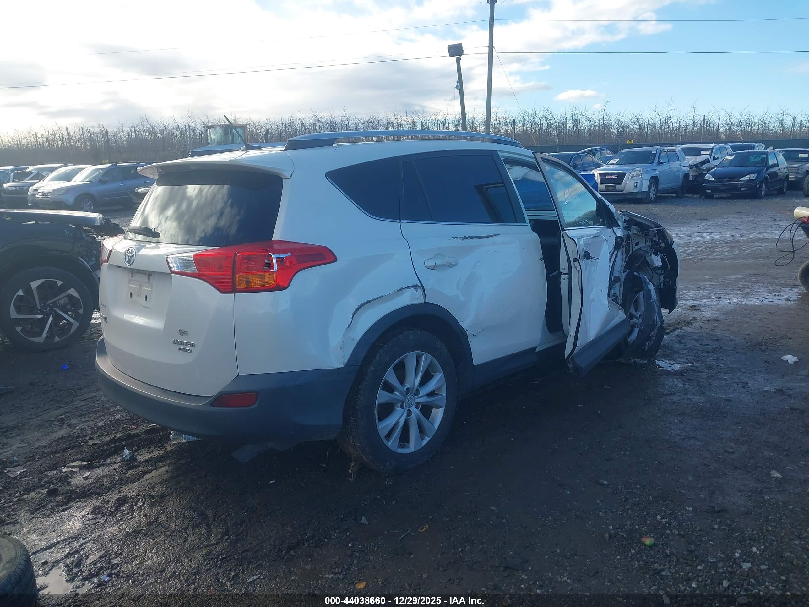 TOYOTA RAV4 image 4