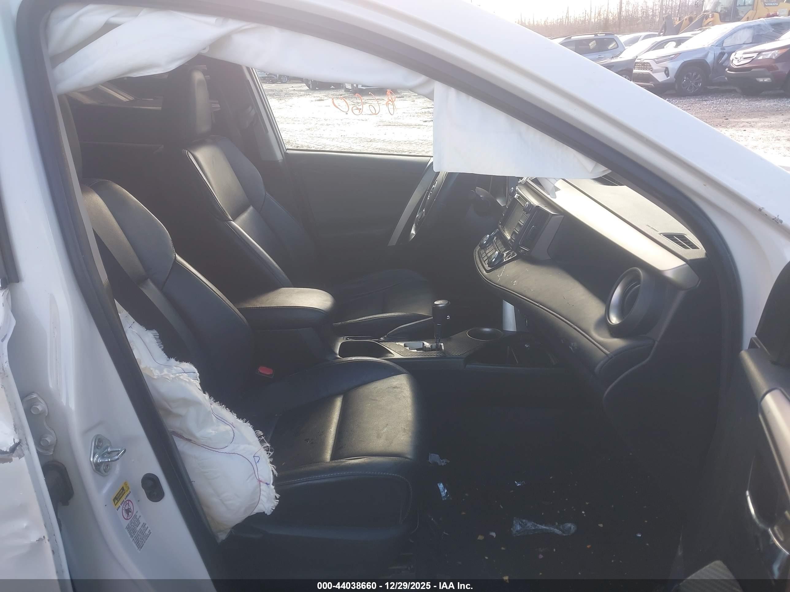 TOYOTA RAV4 image 5