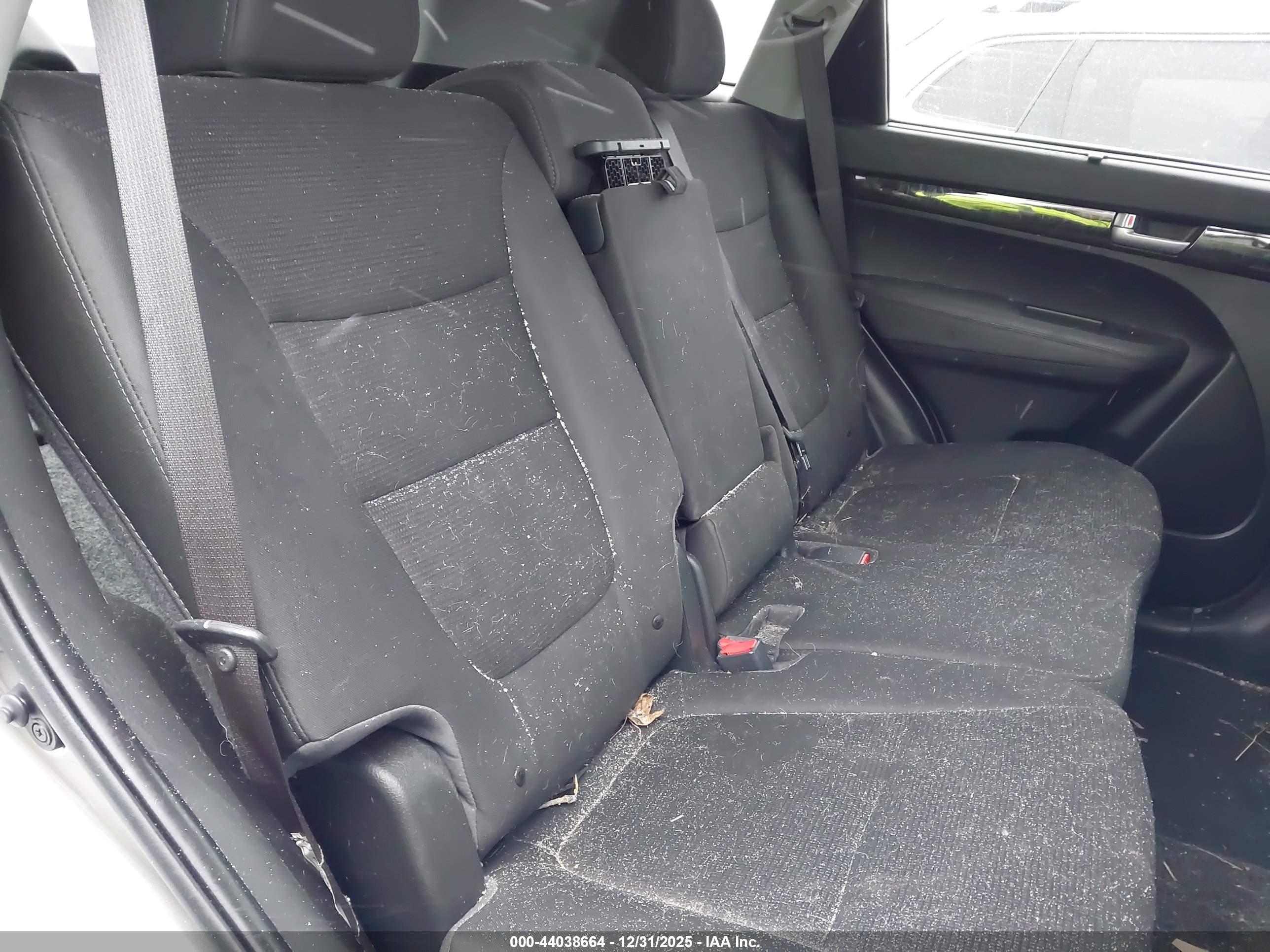 KIA SORENTO image 8