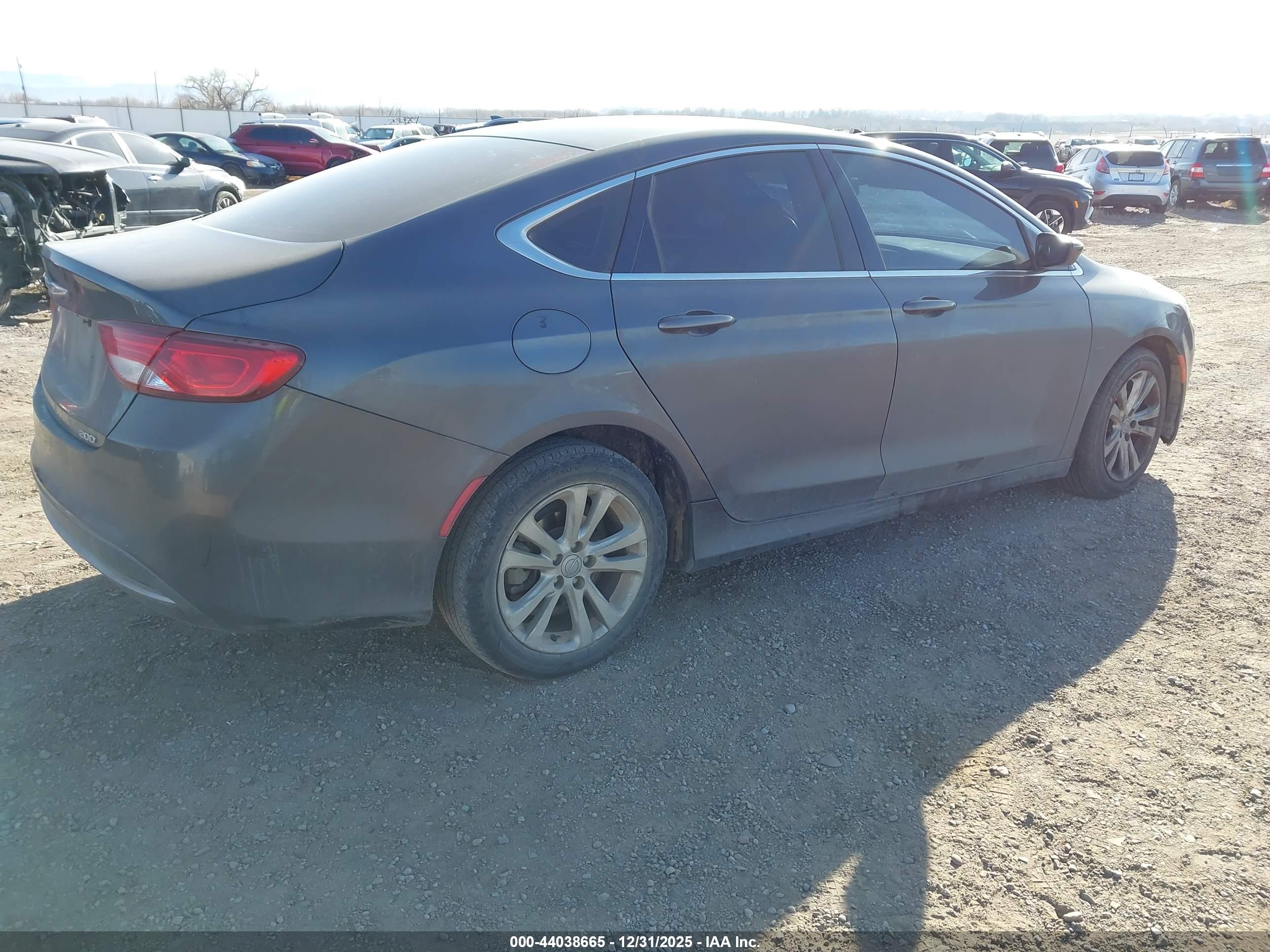 CHRYSLER 200 image 4
