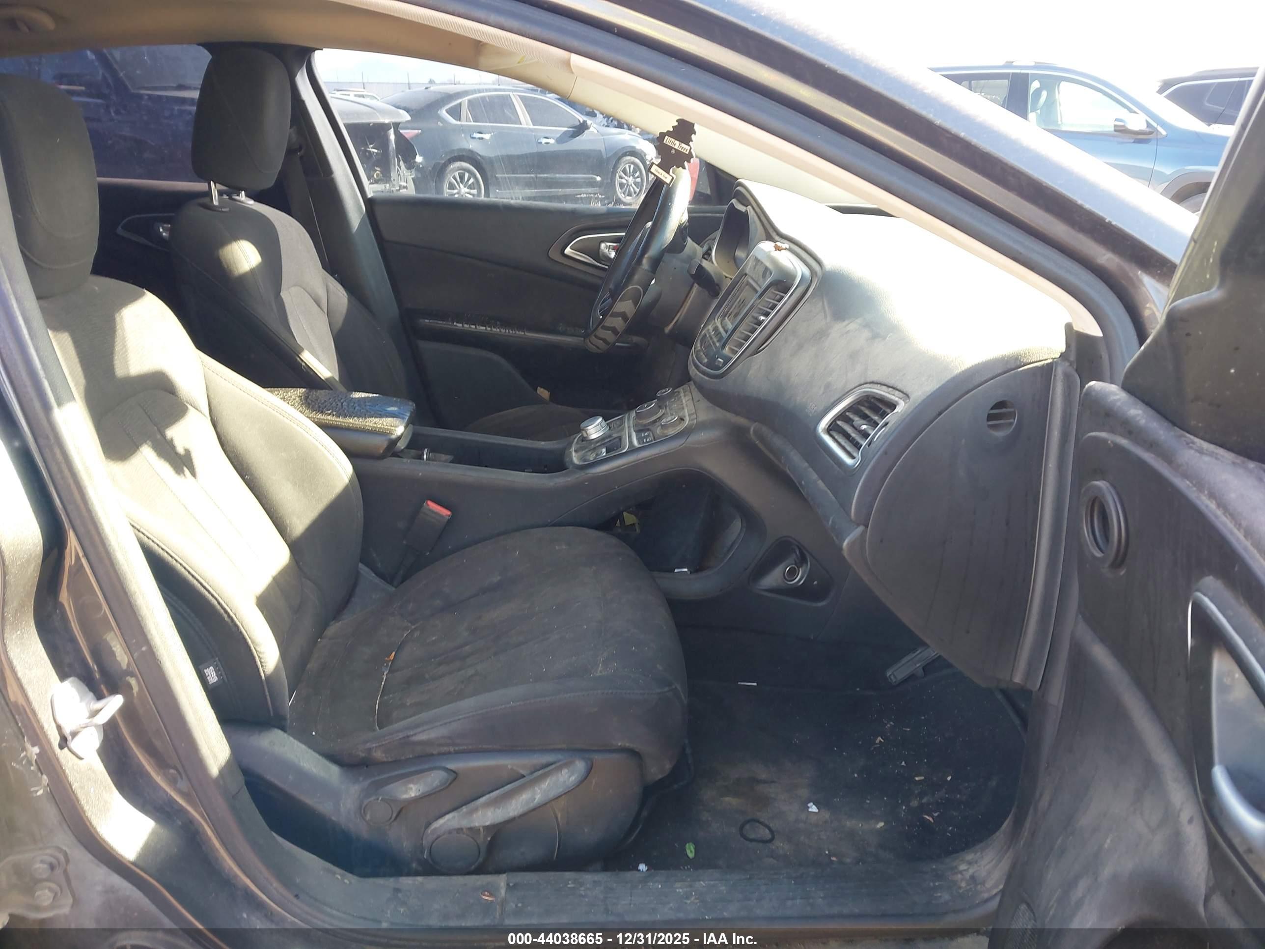 CHRYSLER 200 image 5