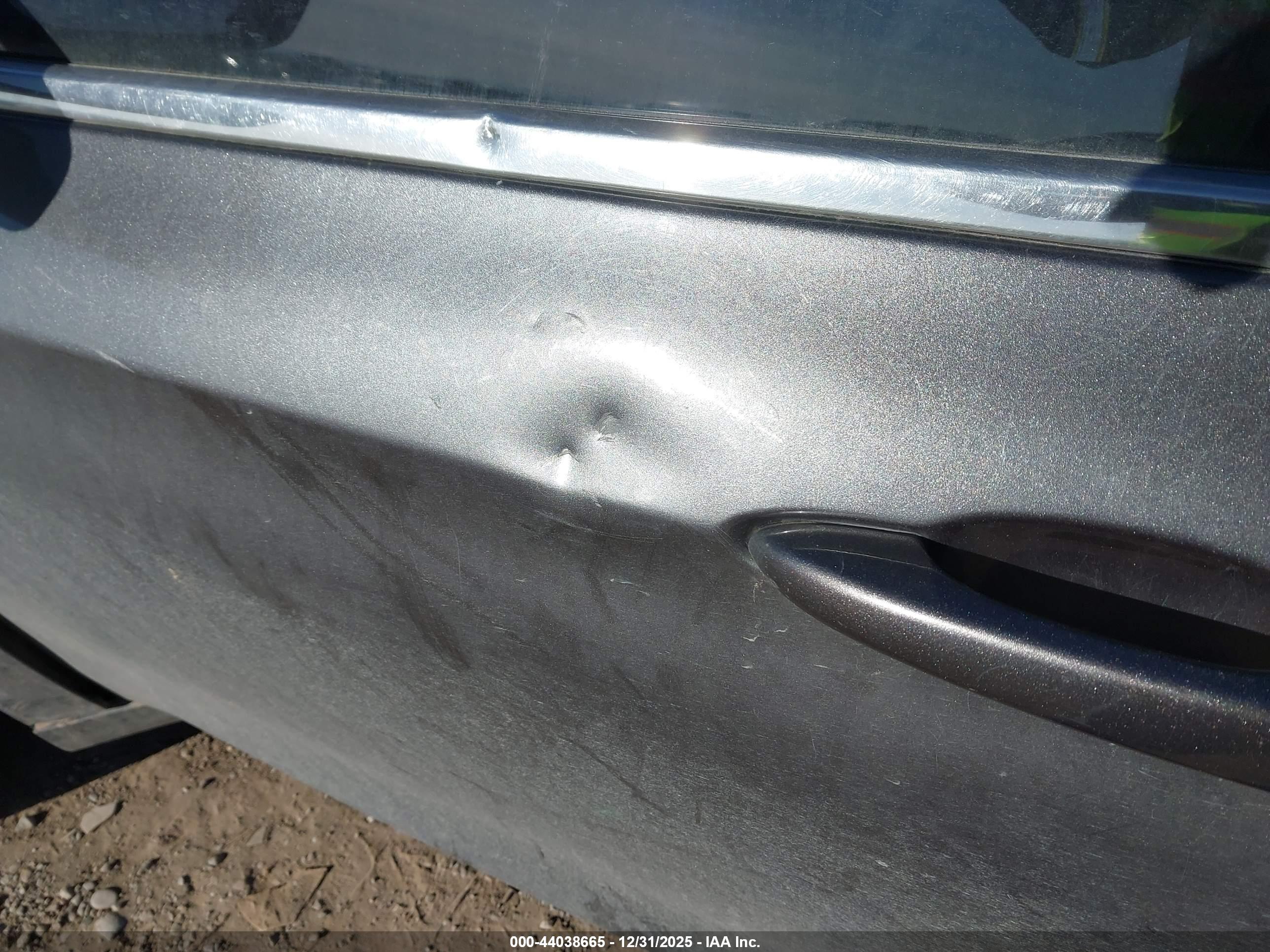 CHRYSLER 200 image 6