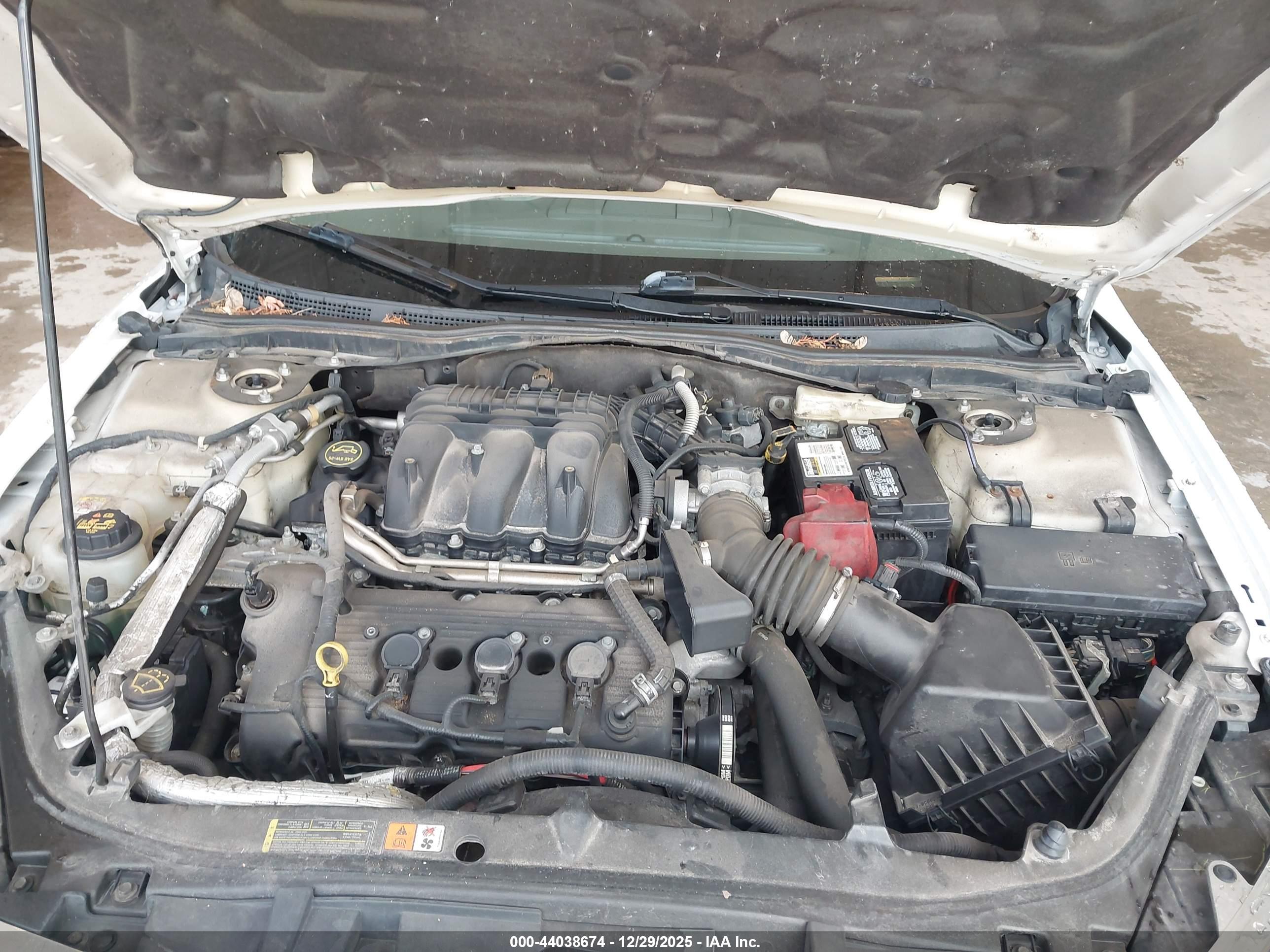 FORD FUSION image 10