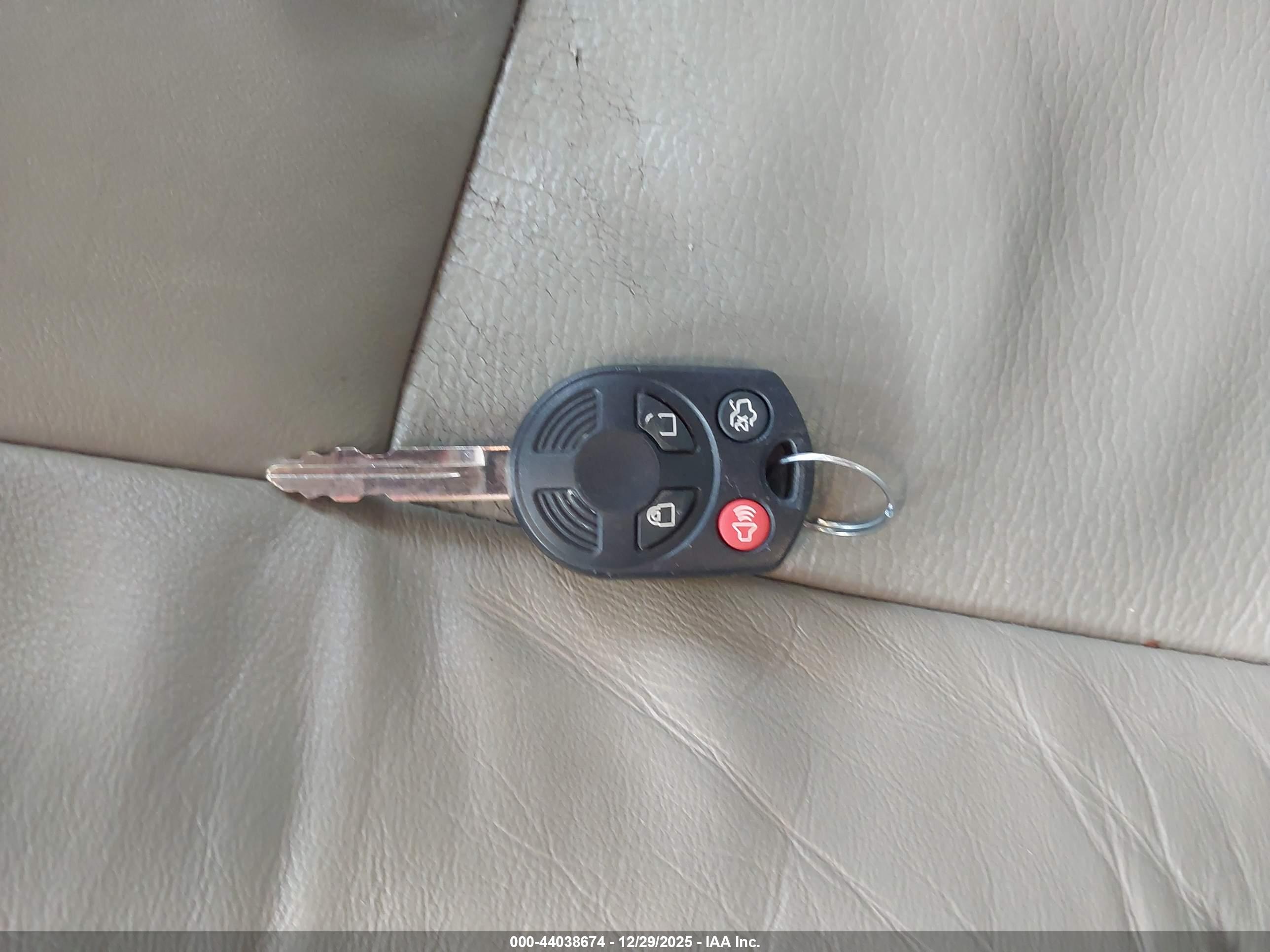 FORD FUSION image 11