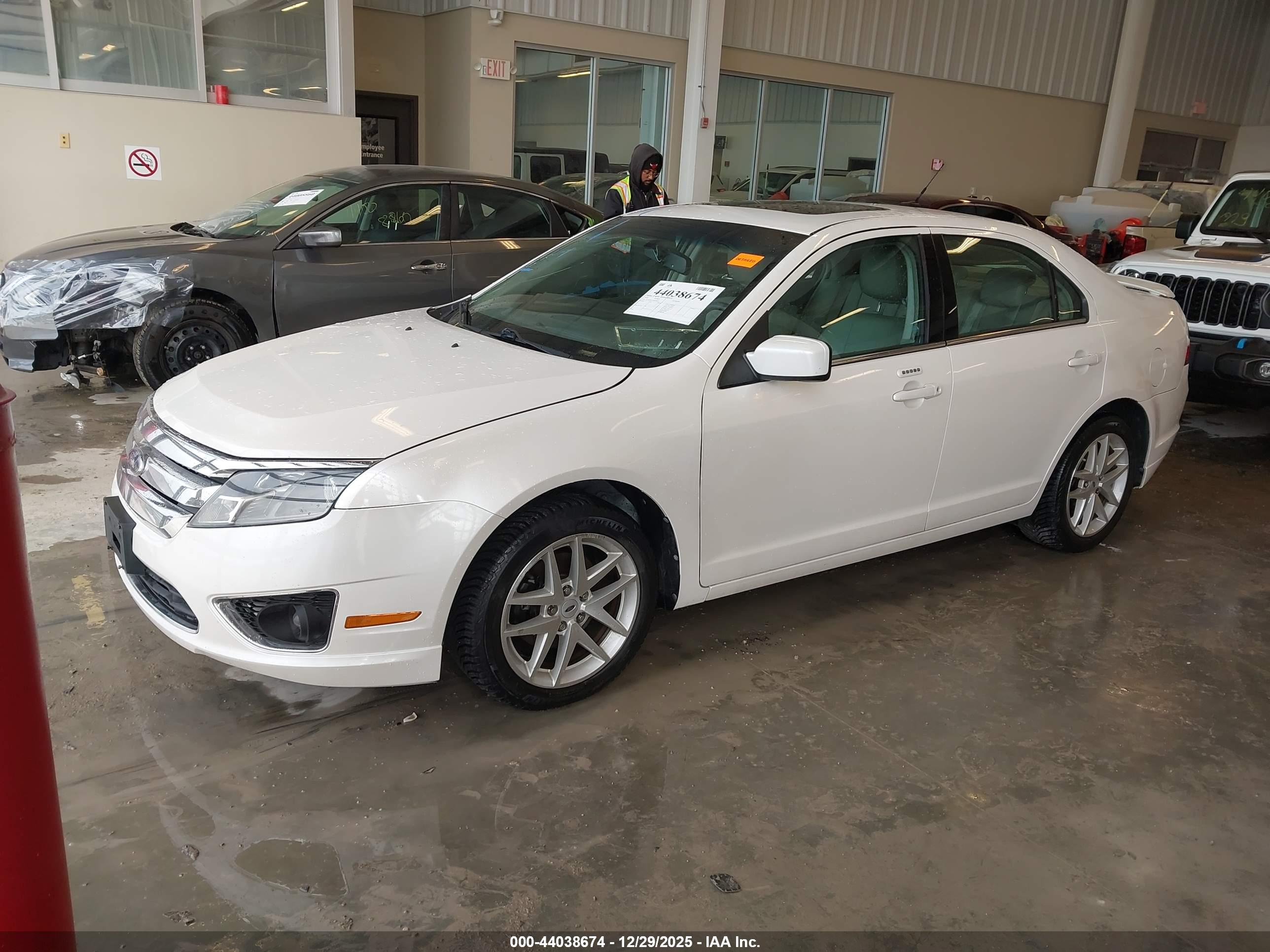 FORD FUSION image 2