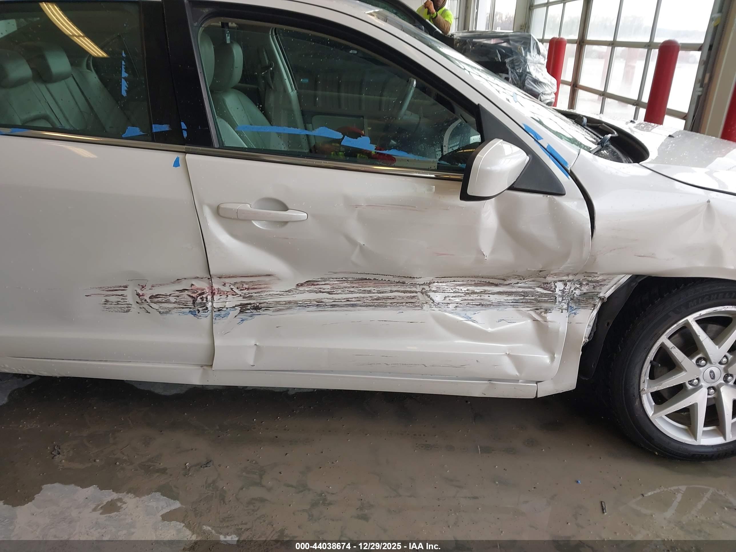 FORD FUSION image 6