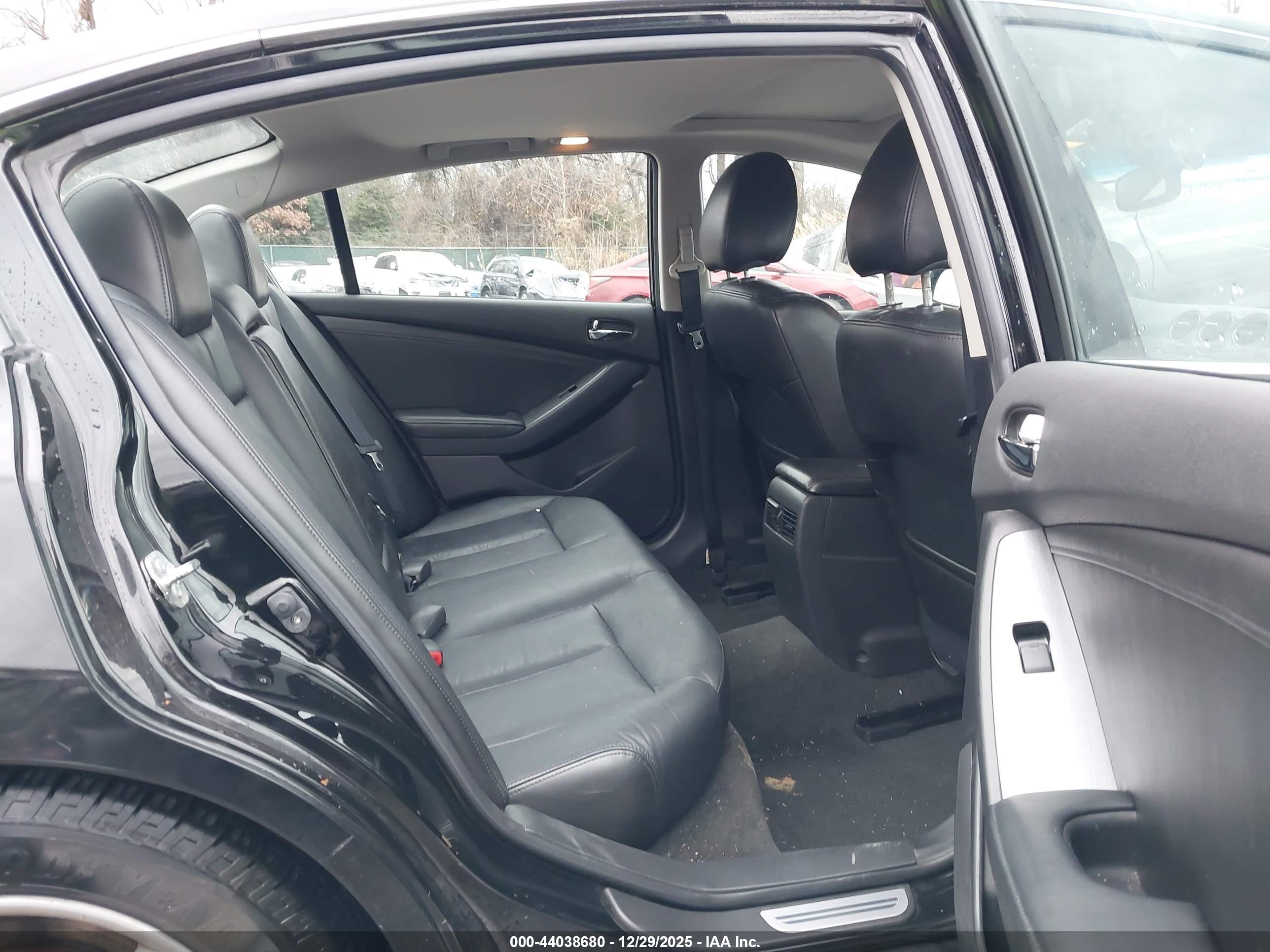 NISSAN ALTIMA image 8