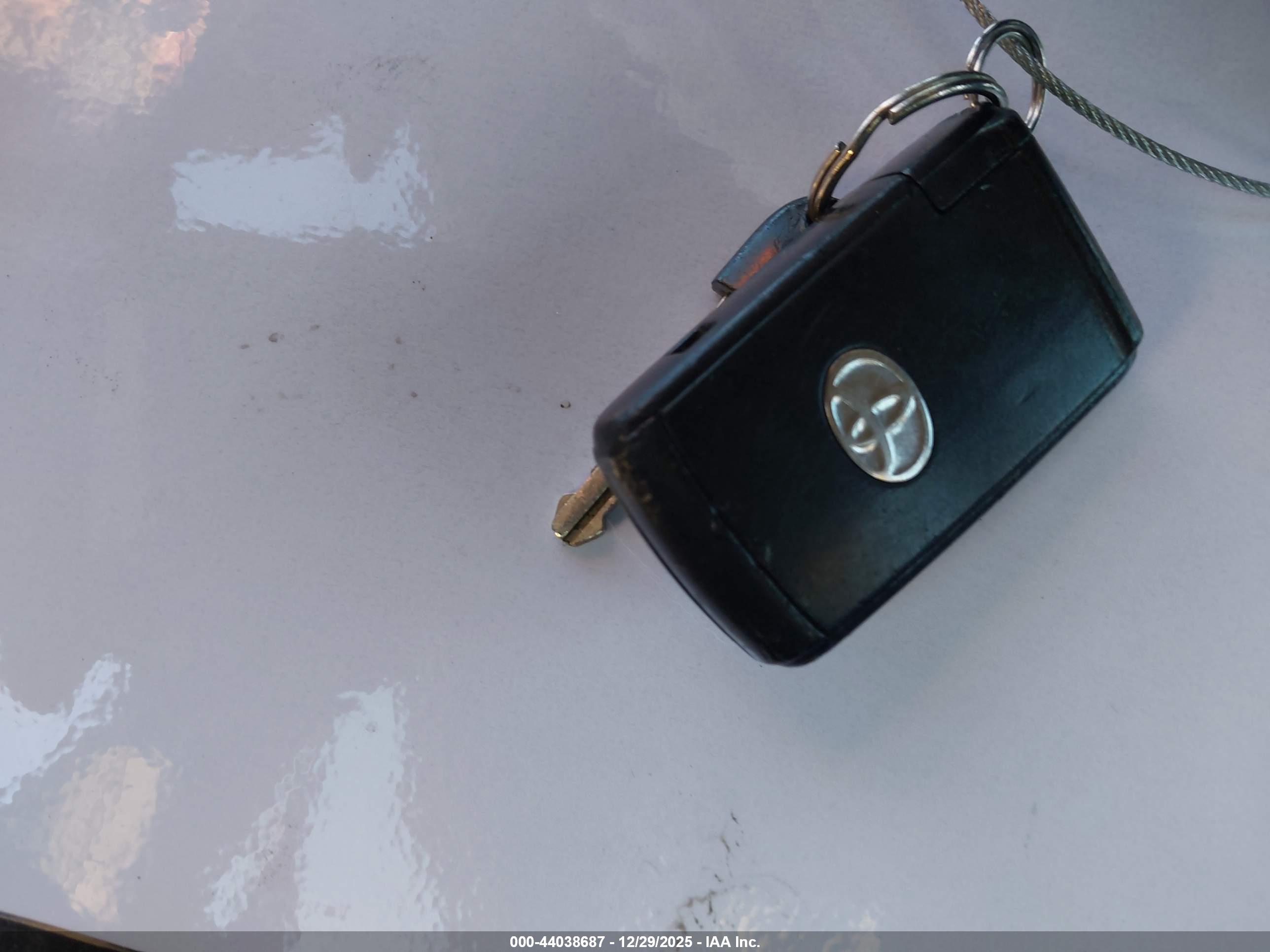 TOYOTA PRIUS image 11