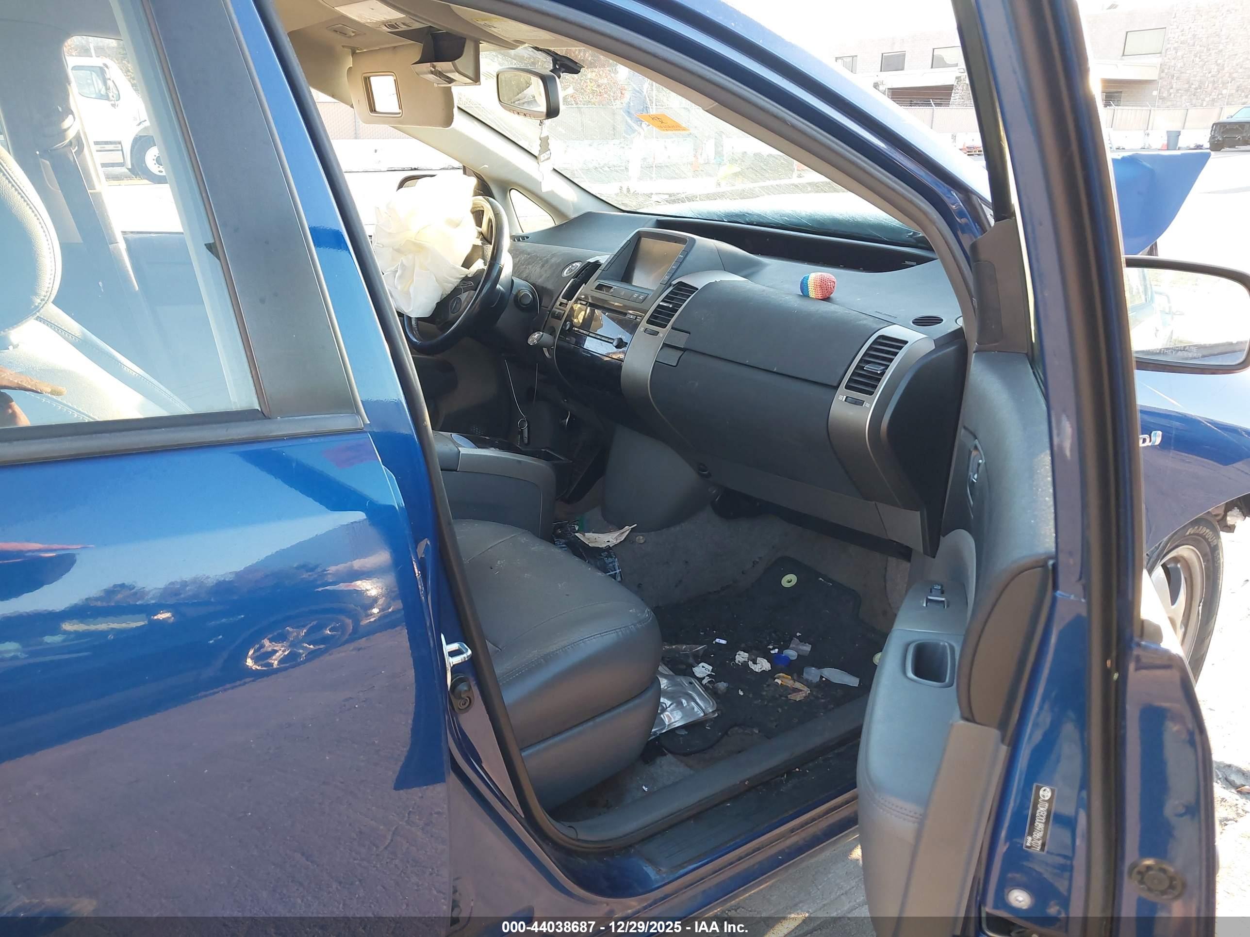 TOYOTA PRIUS image 5