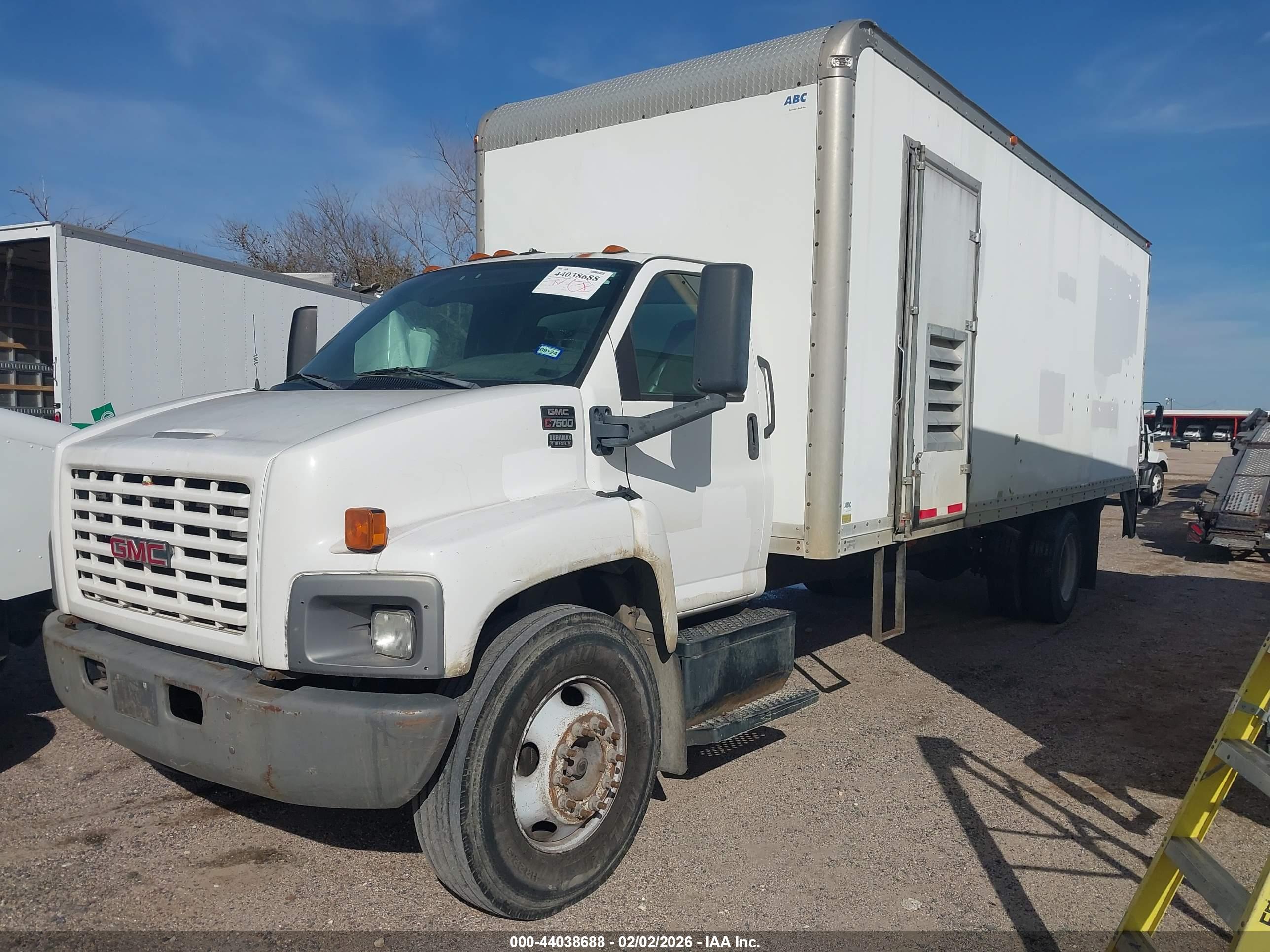 GMC C7500 image 2