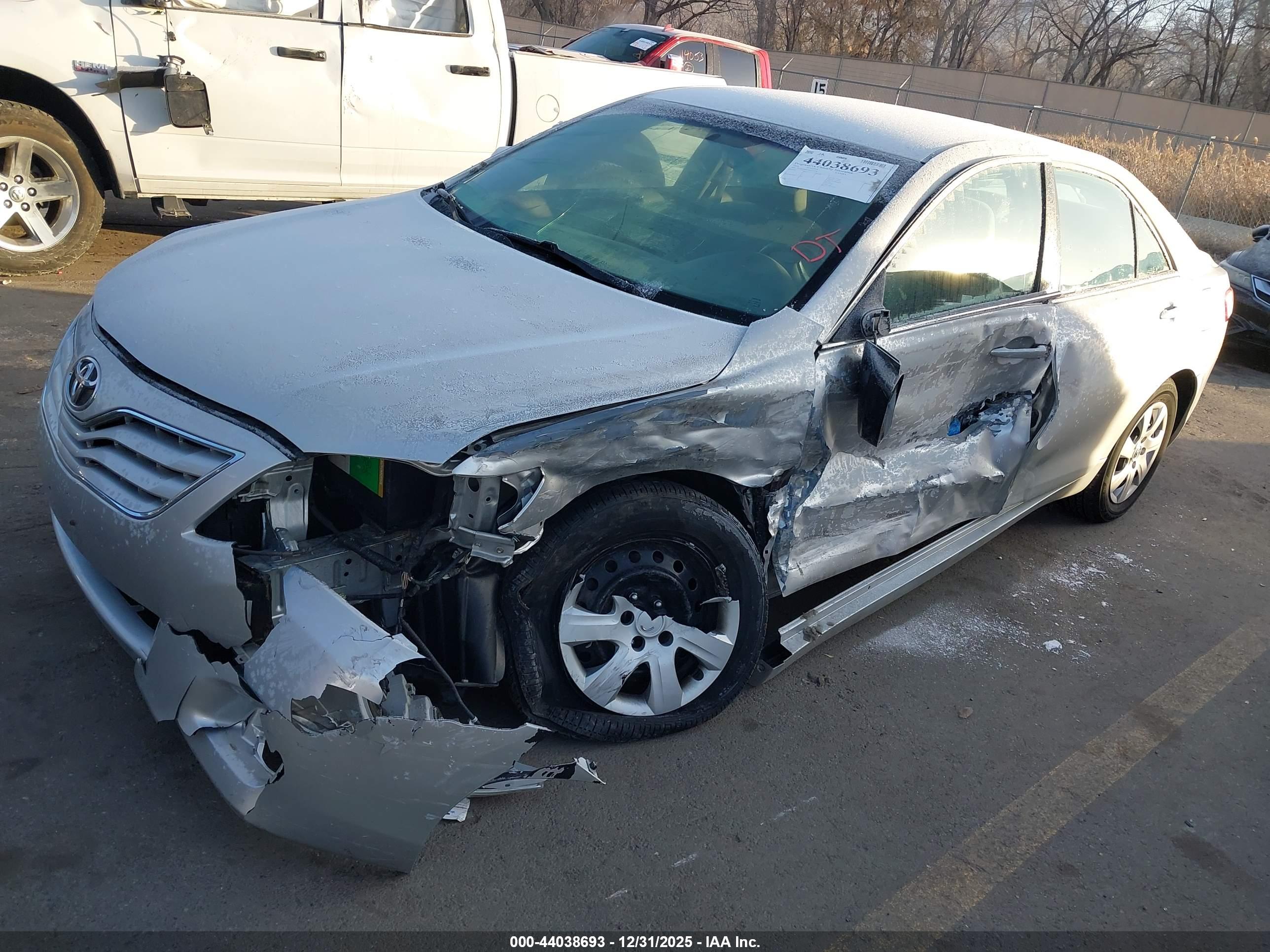 TOYOTA CAMRY image 2