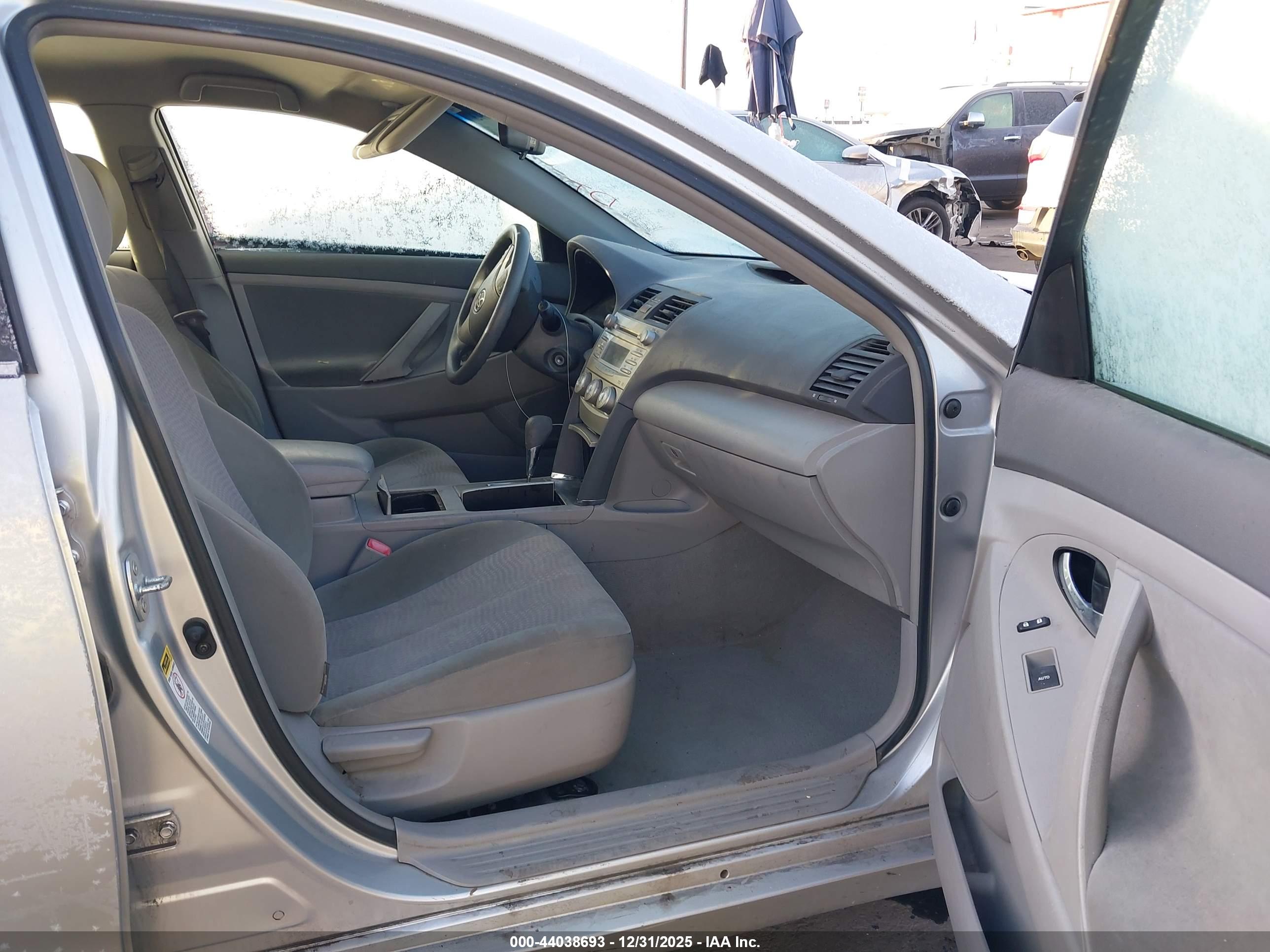 TOYOTA CAMRY image 5