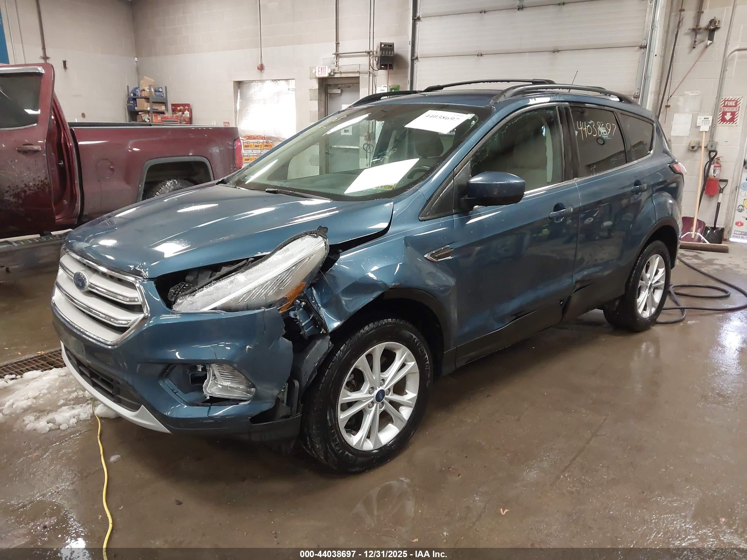 FORD ESCAPE image 2