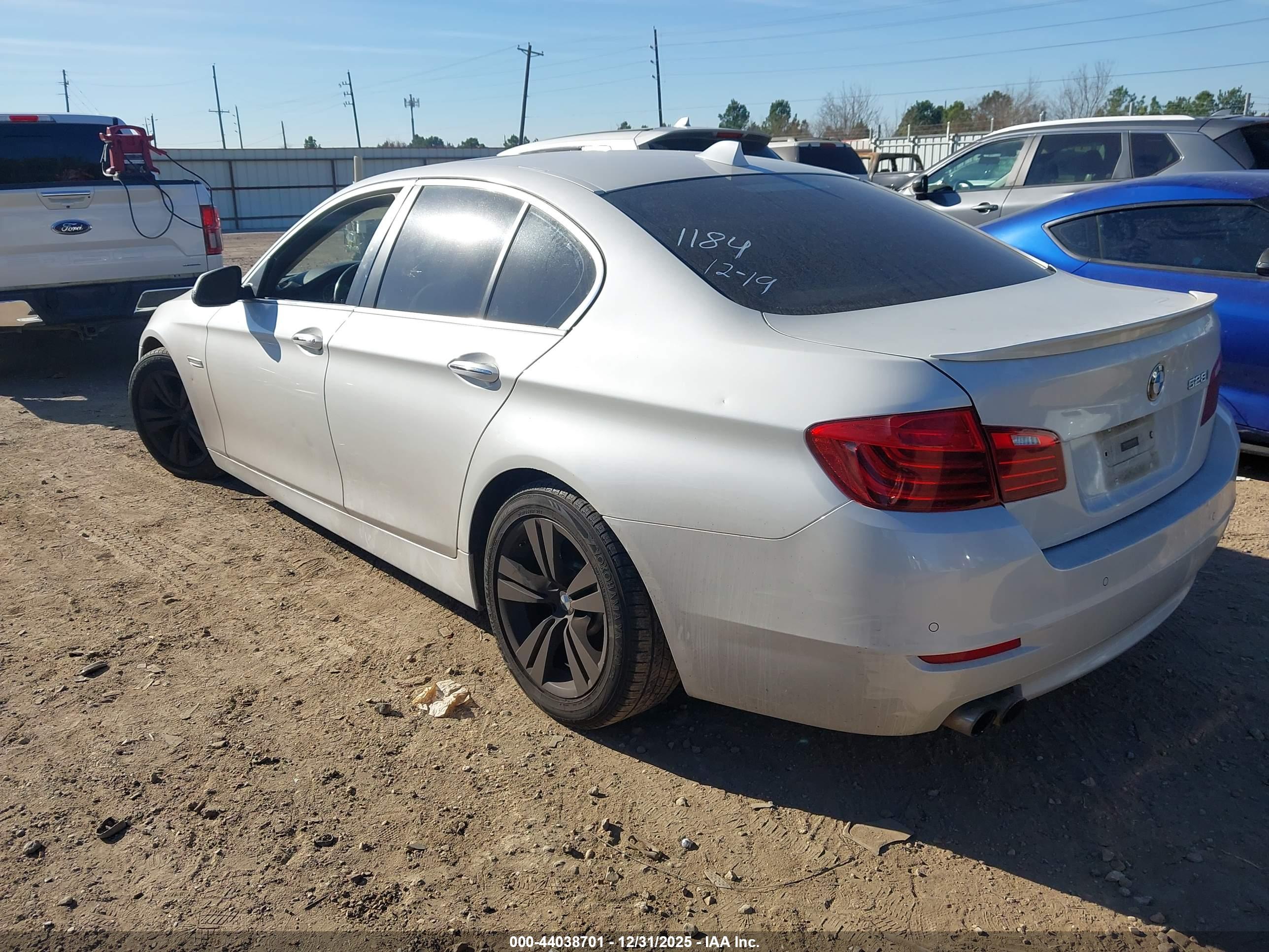 BMW 528I image 3
