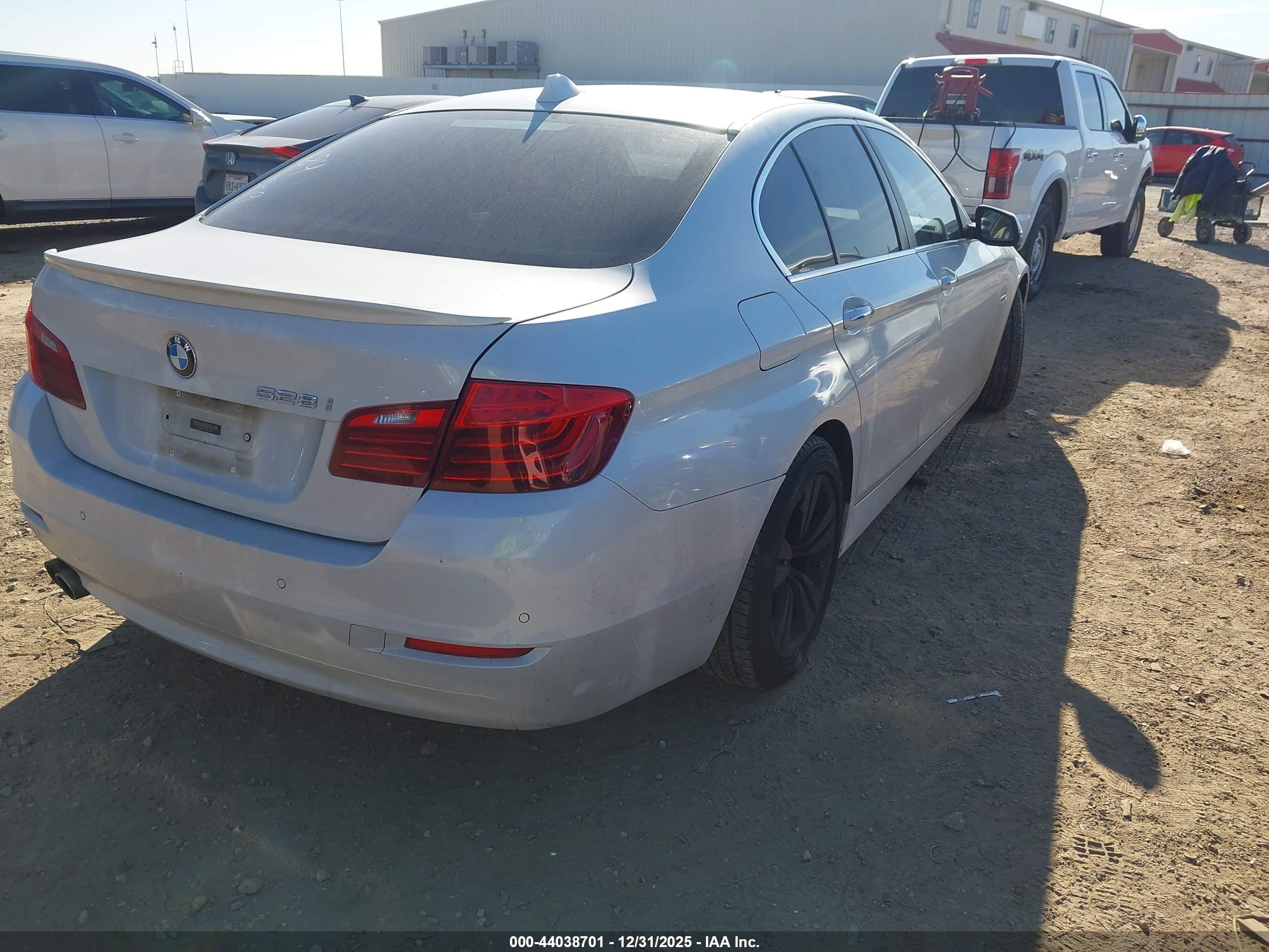 BMW 528I image 4