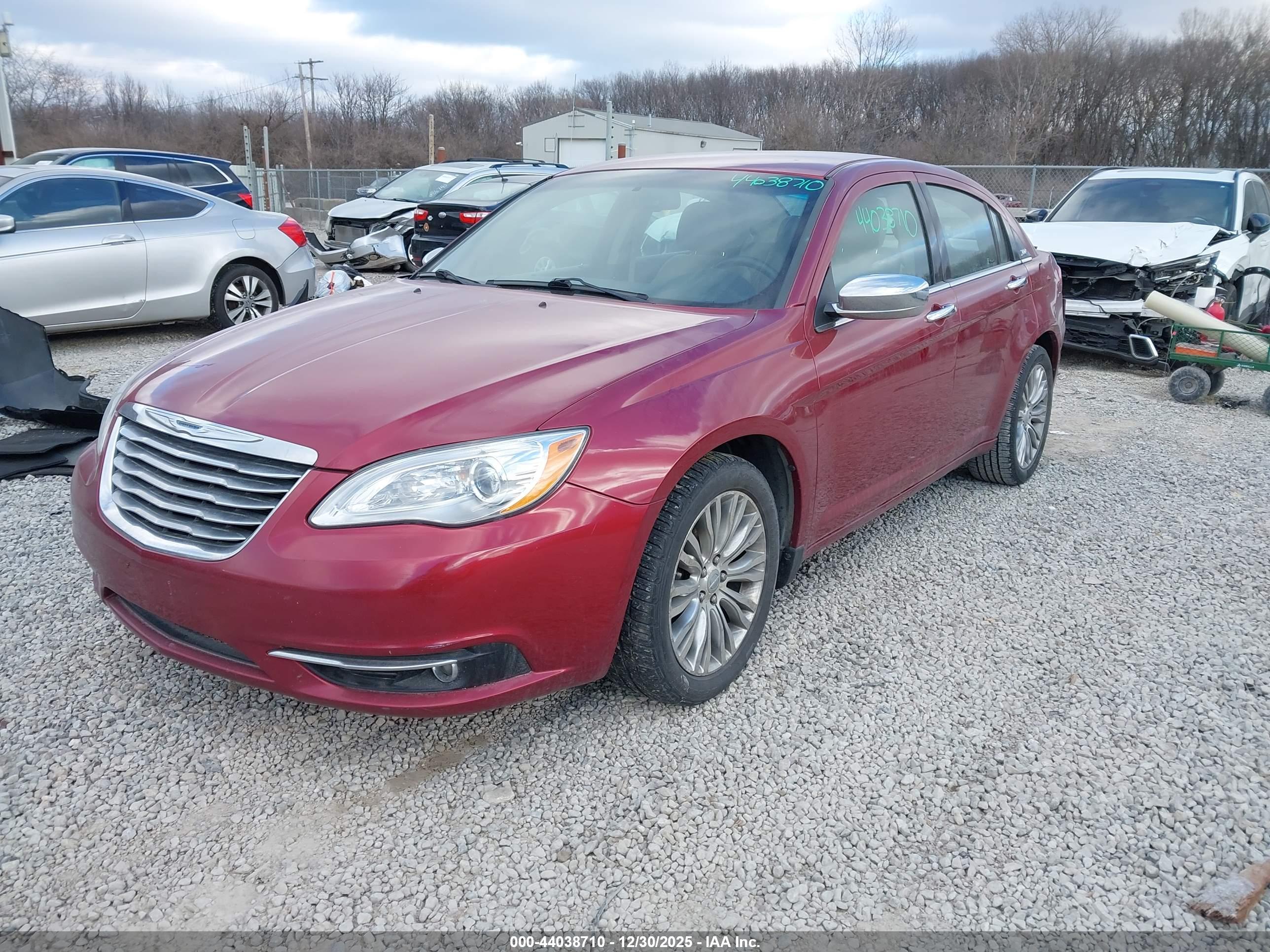 CHRYSLER 200 image 2