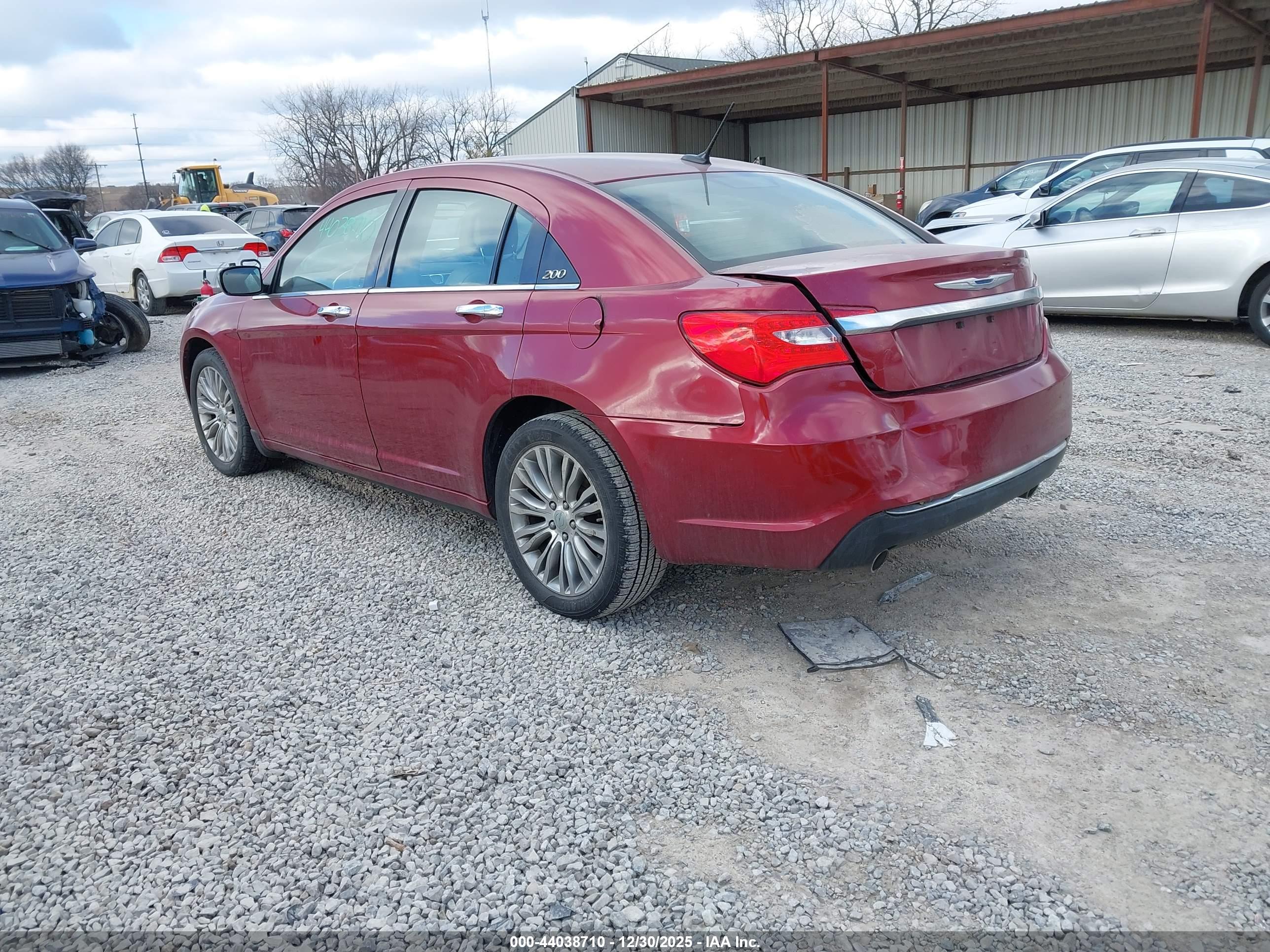 CHRYSLER 200 image 3