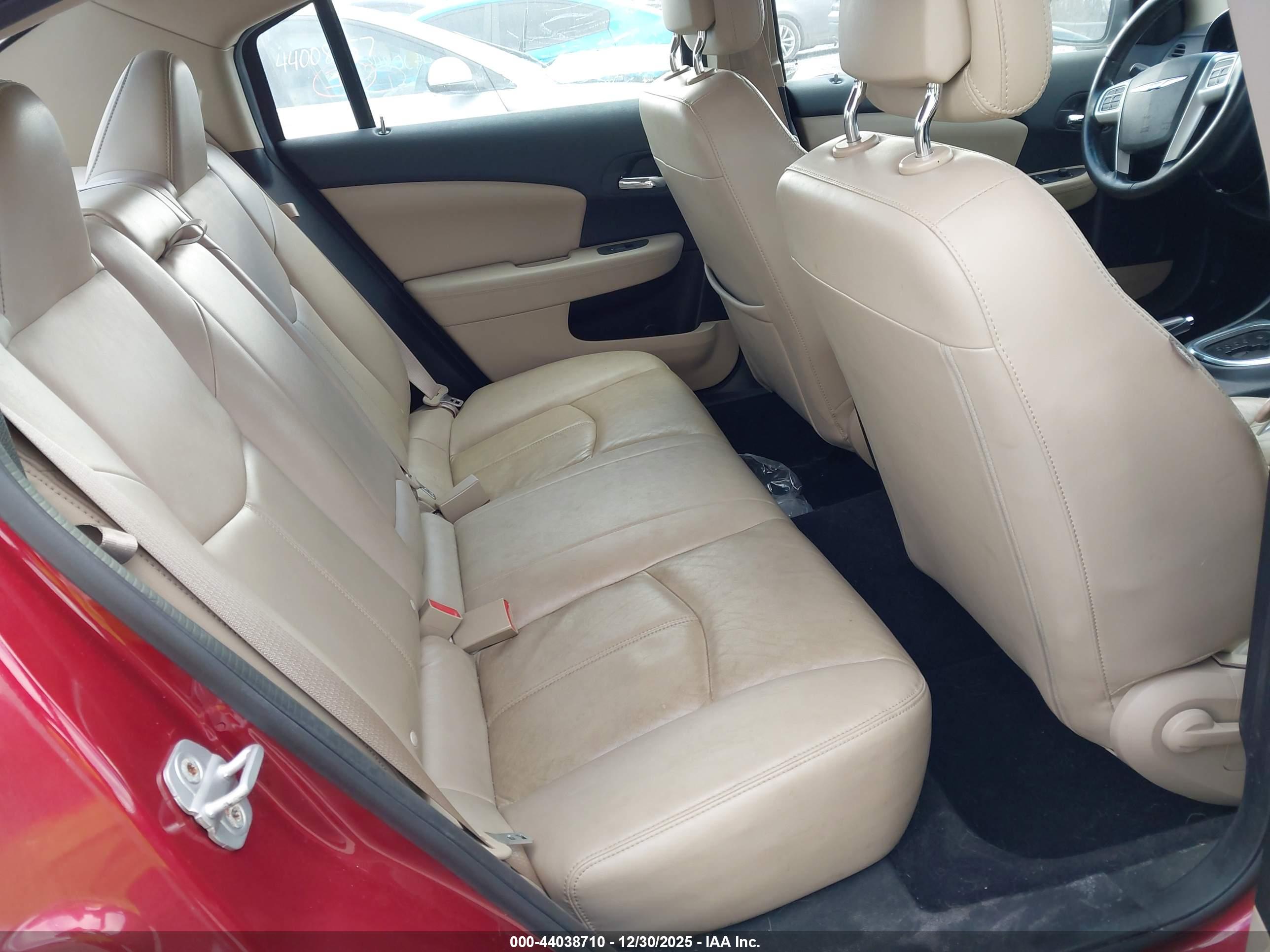 CHRYSLER 200 image 8