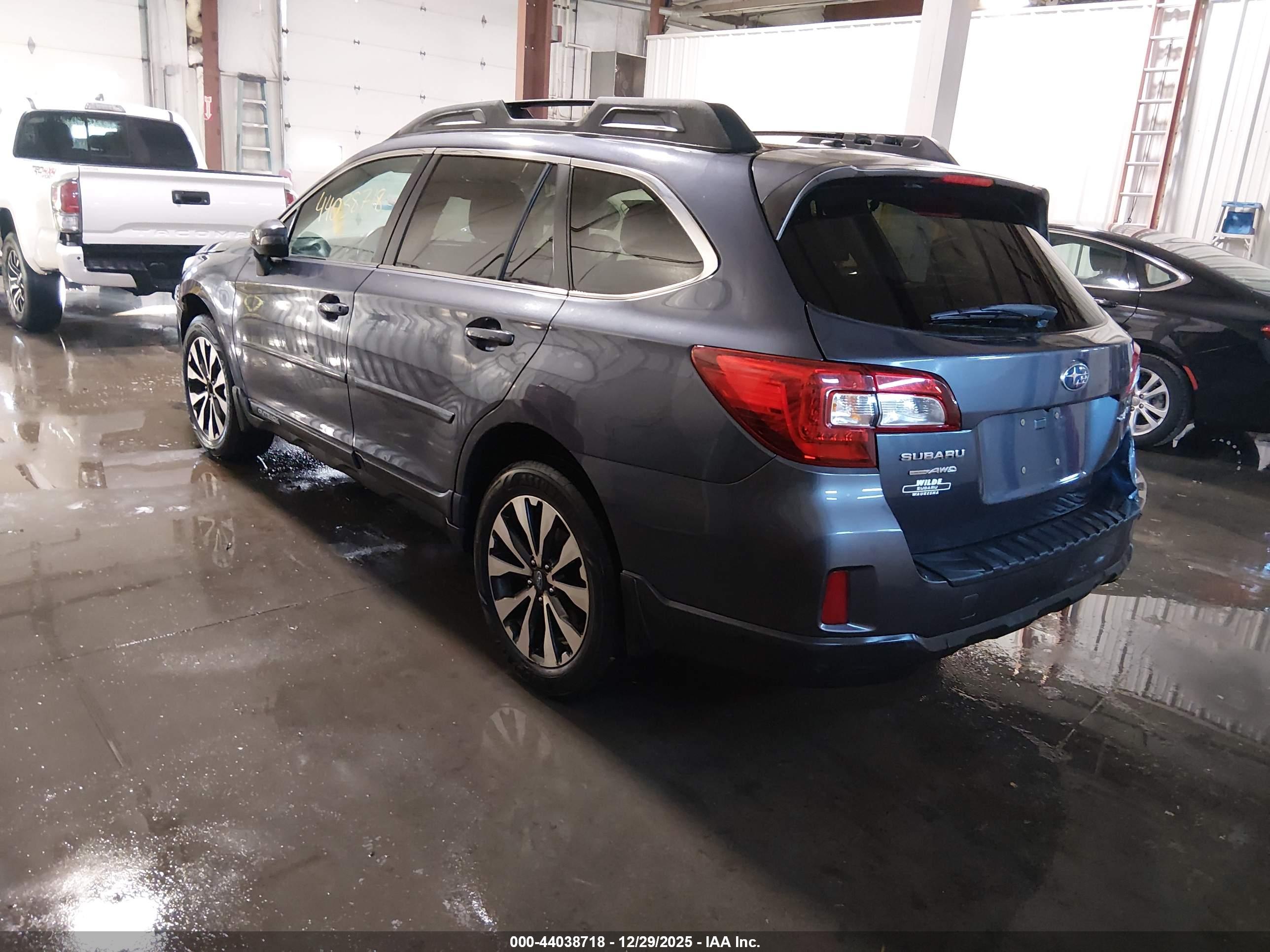 SUBARU OUTBACK image 3