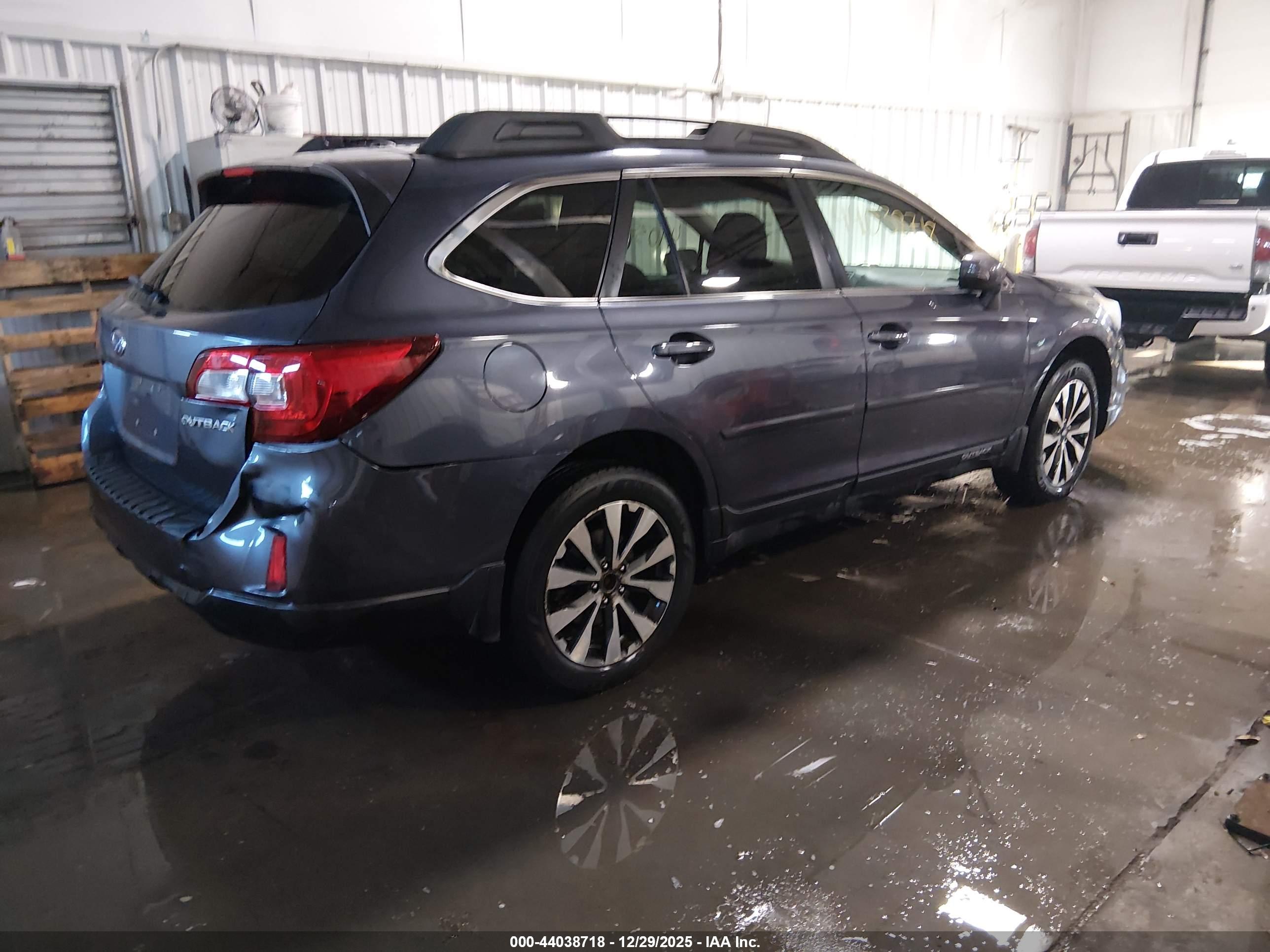 SUBARU OUTBACK image 4