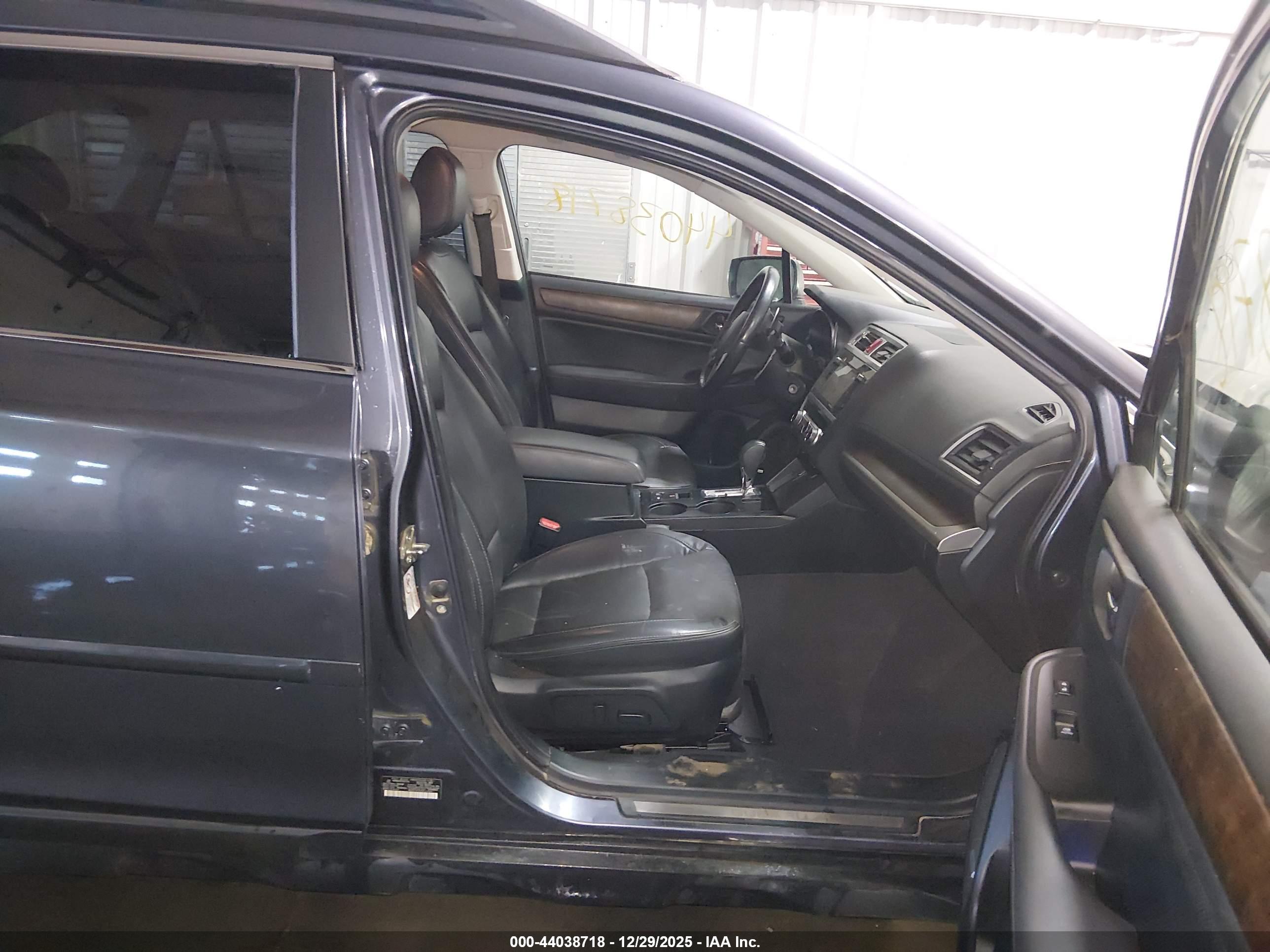 SUBARU OUTBACK image 5