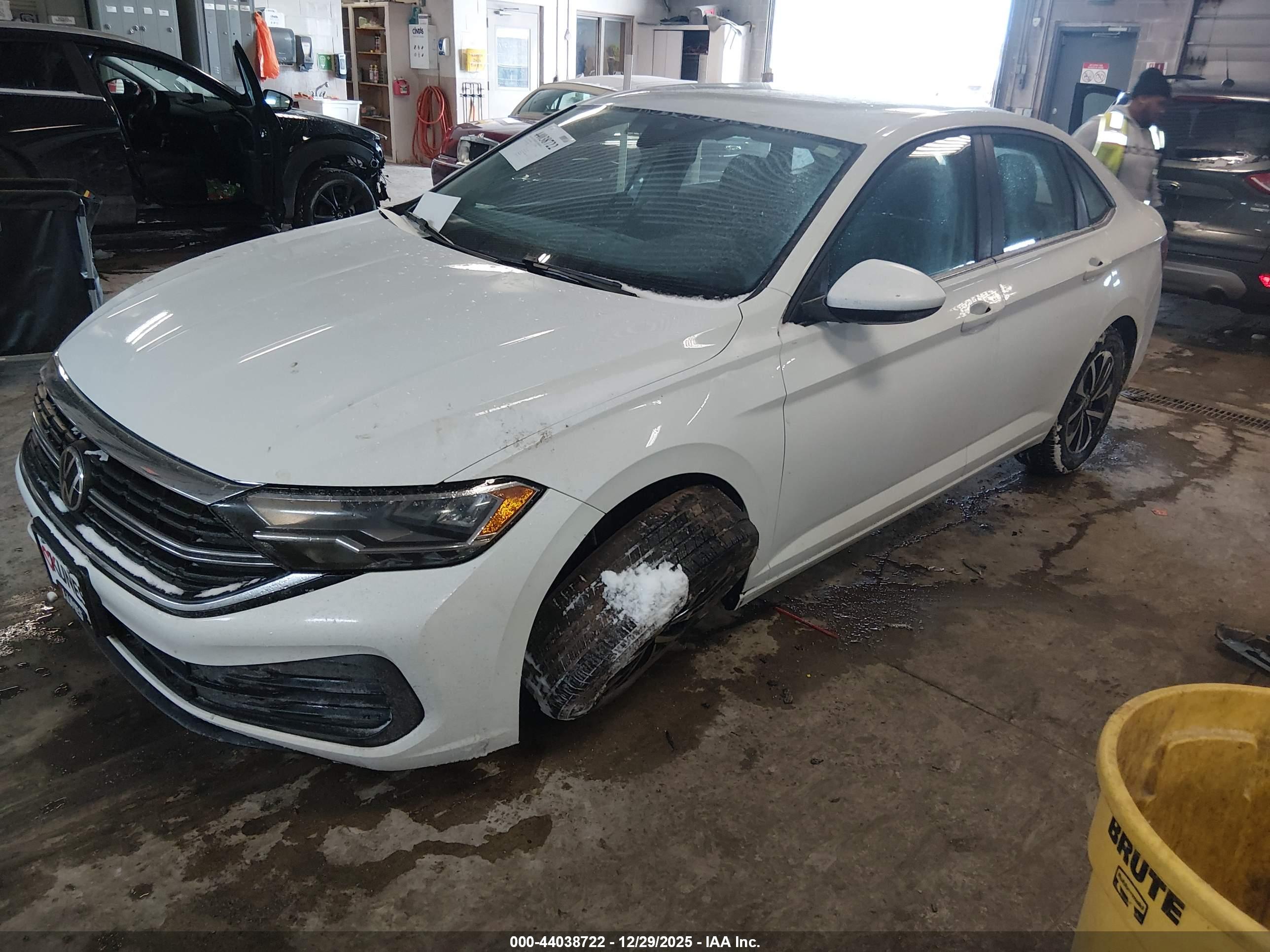 VOLKSWAGEN JETTA image 2