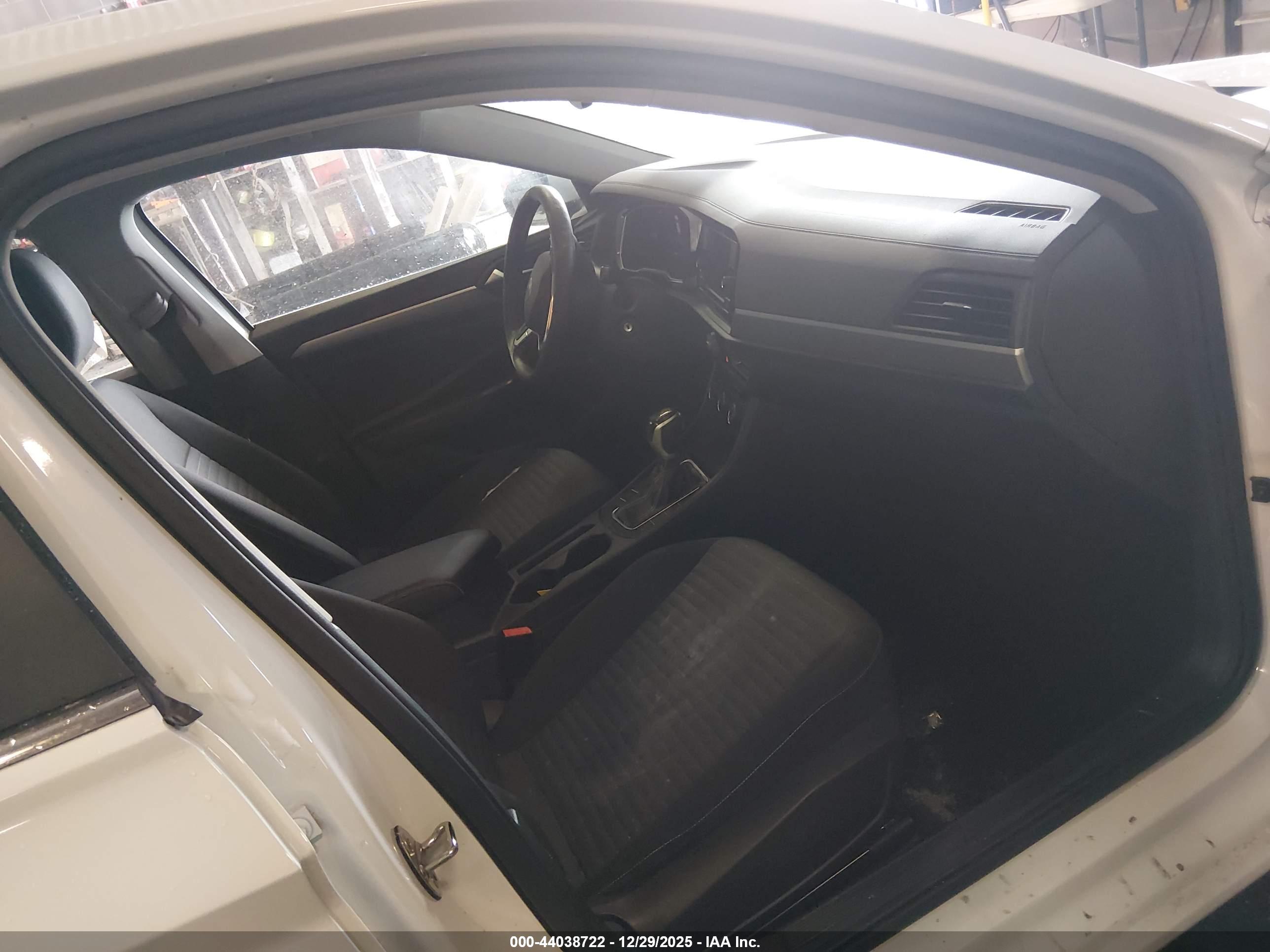 VOLKSWAGEN JETTA image 5