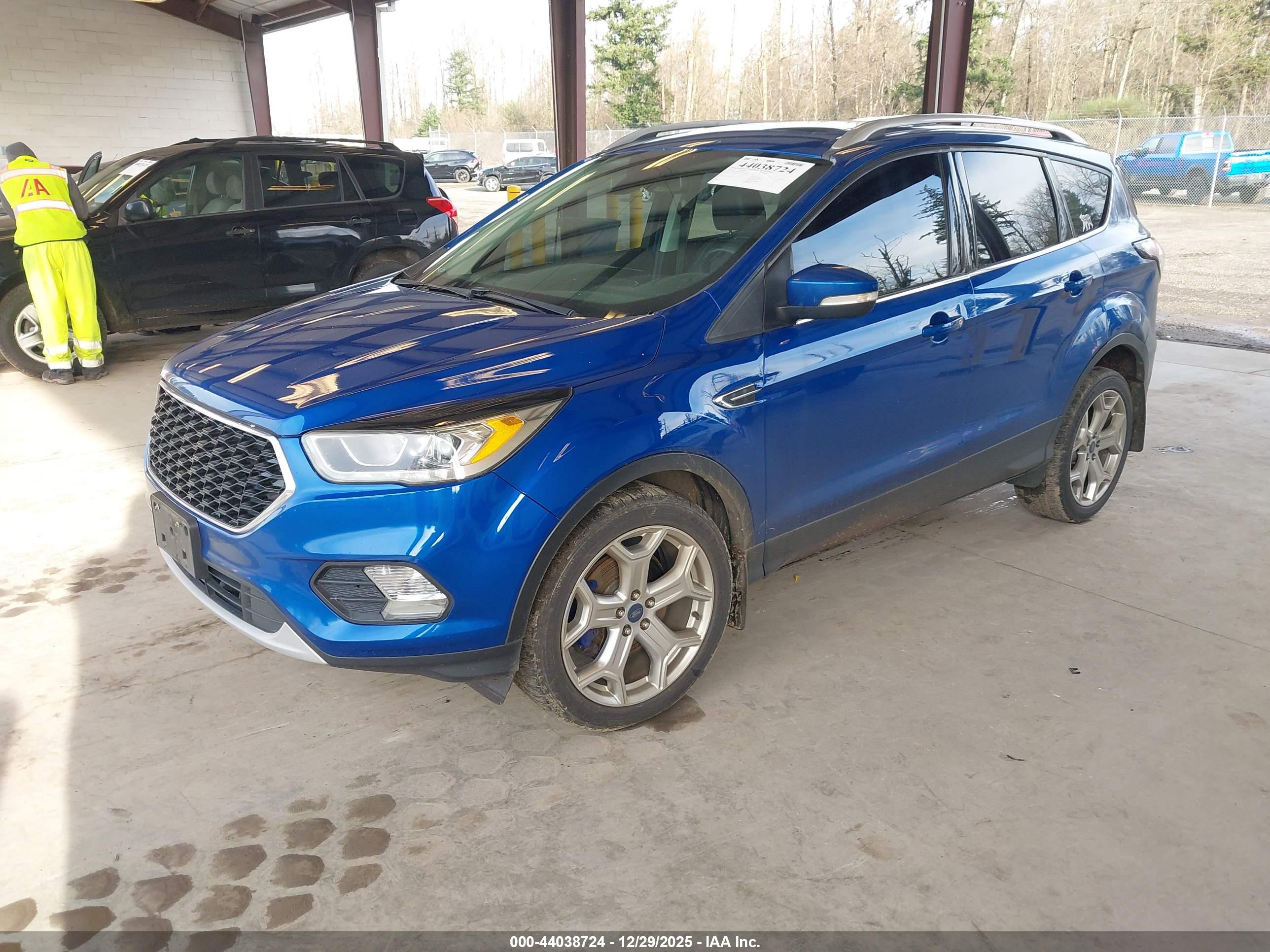 FORD ESCAPE image 2