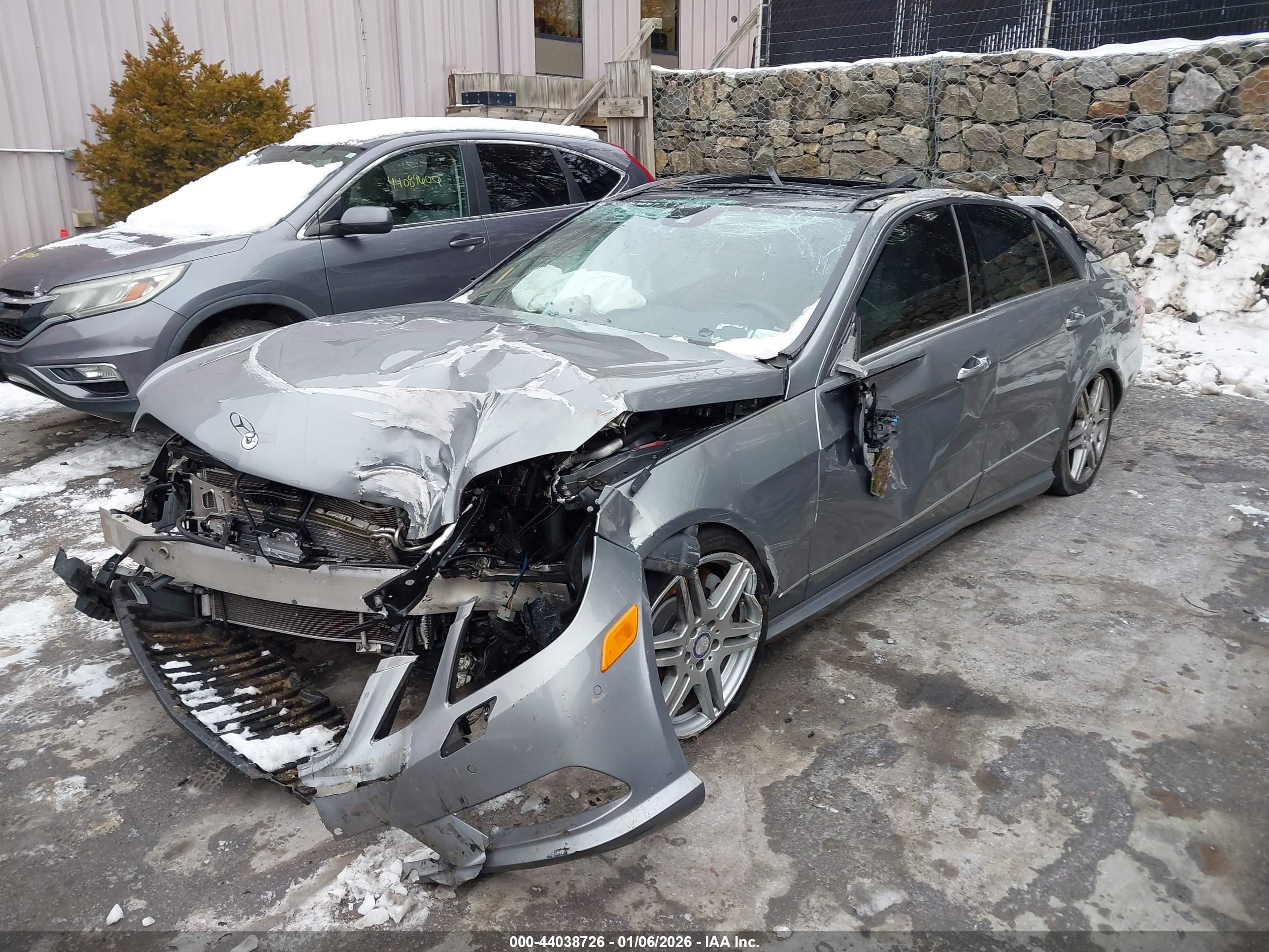 MERCEDES-BENZ E image 2
