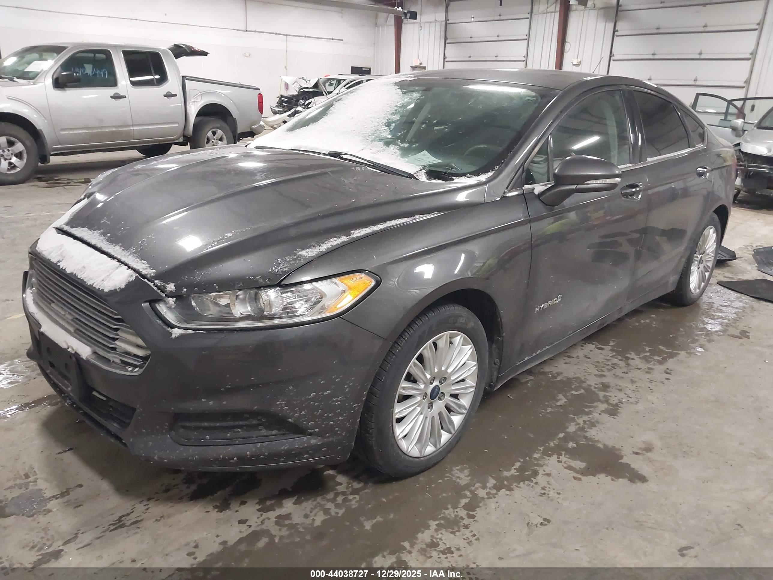 FORD FUSION image 2