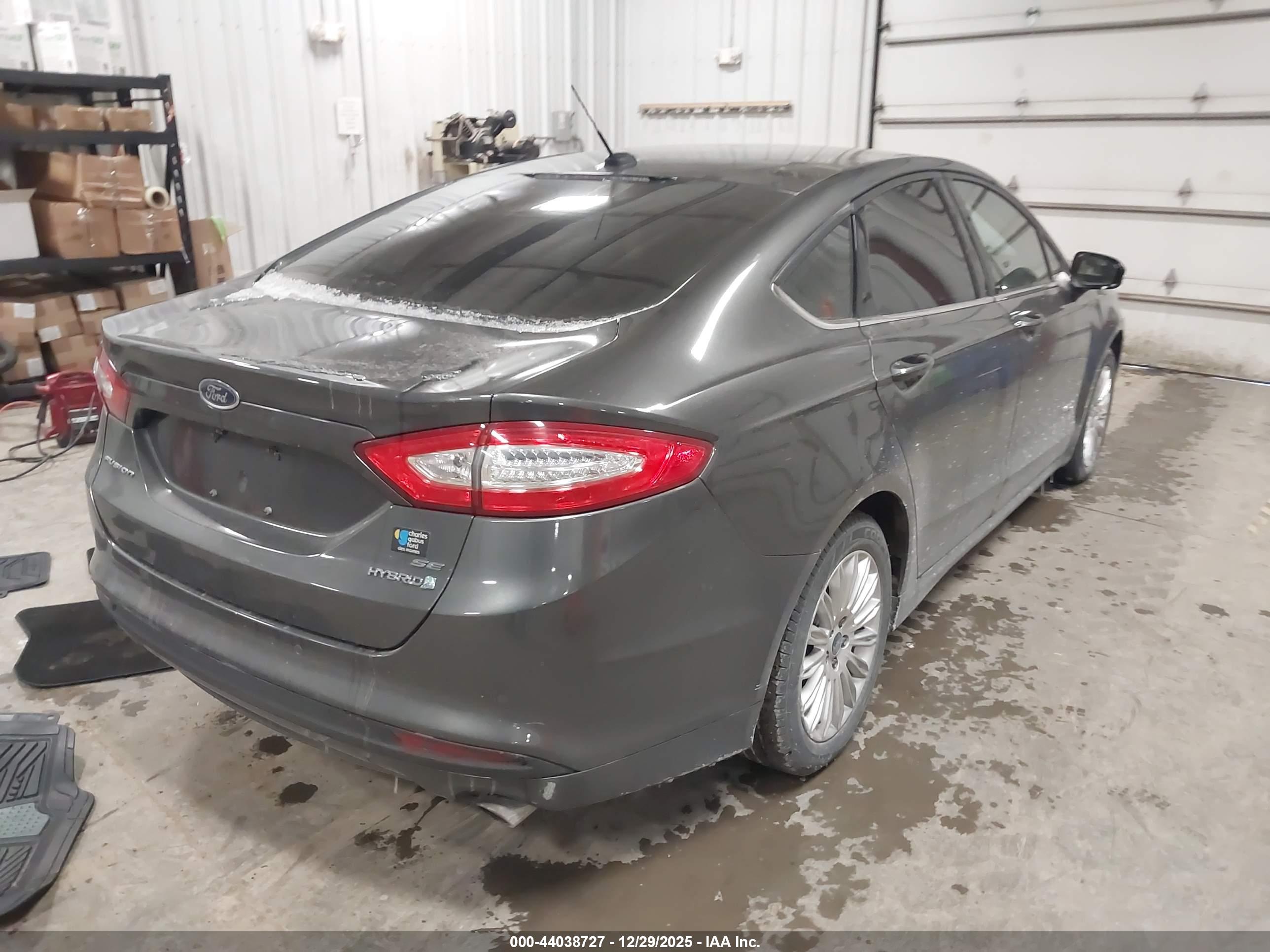 FORD FUSION image 4