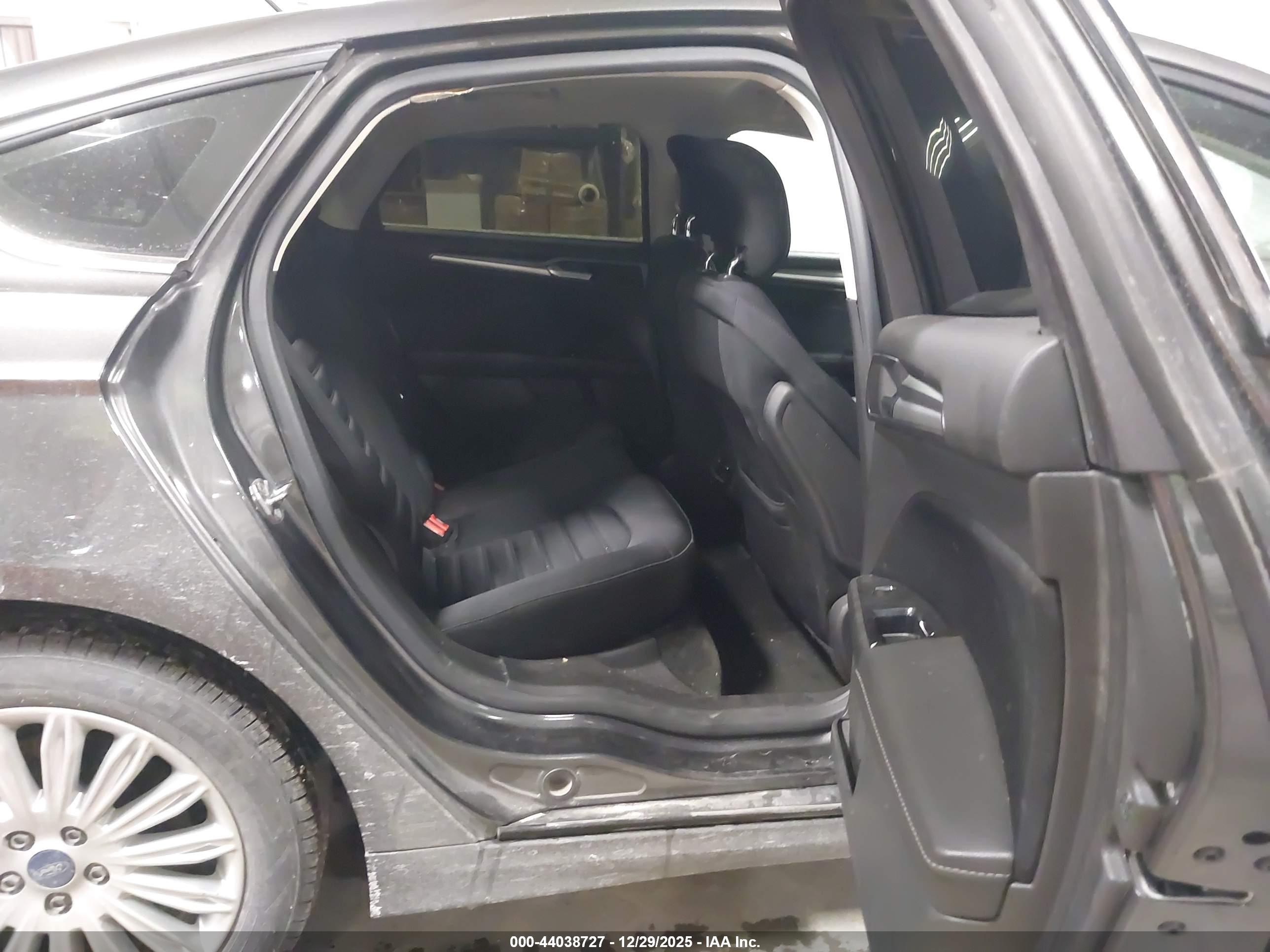 FORD FUSION image 8