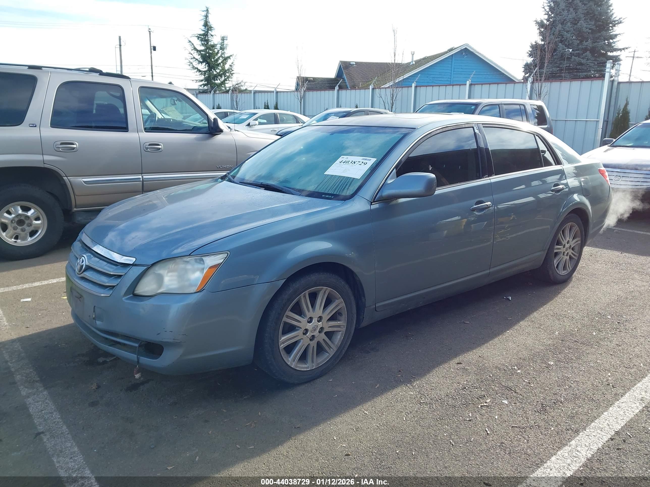TOYOTA AVALON image 2