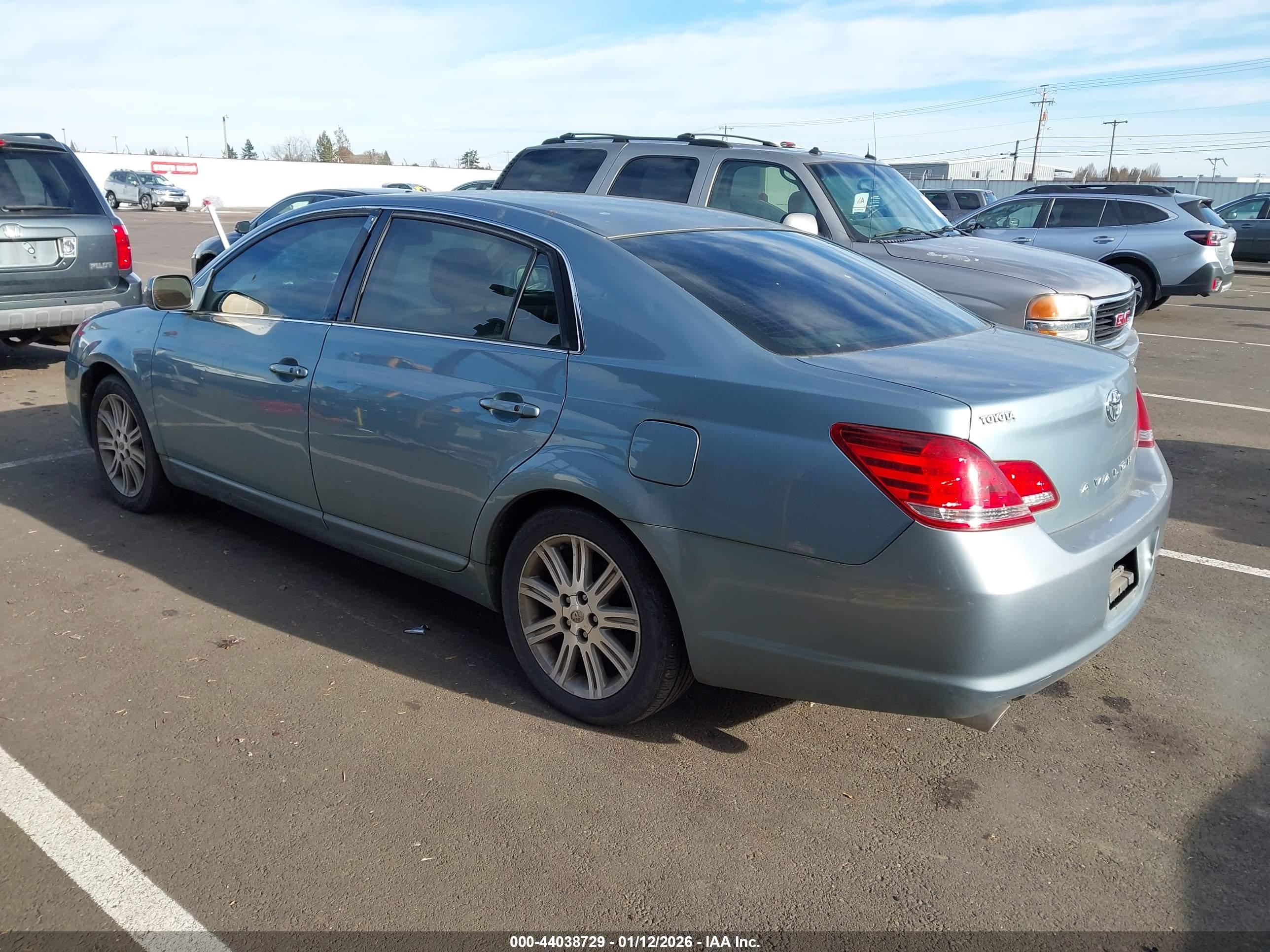 TOYOTA AVALON image 3