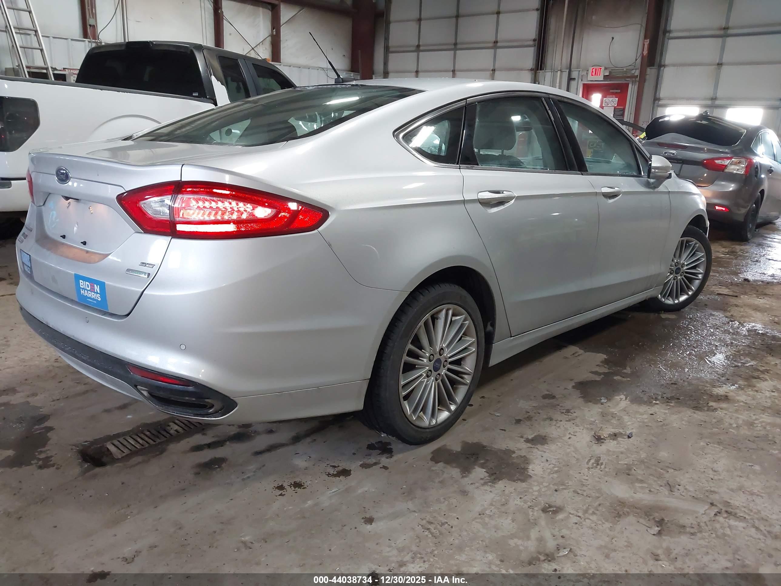 FORD FUSION image 4