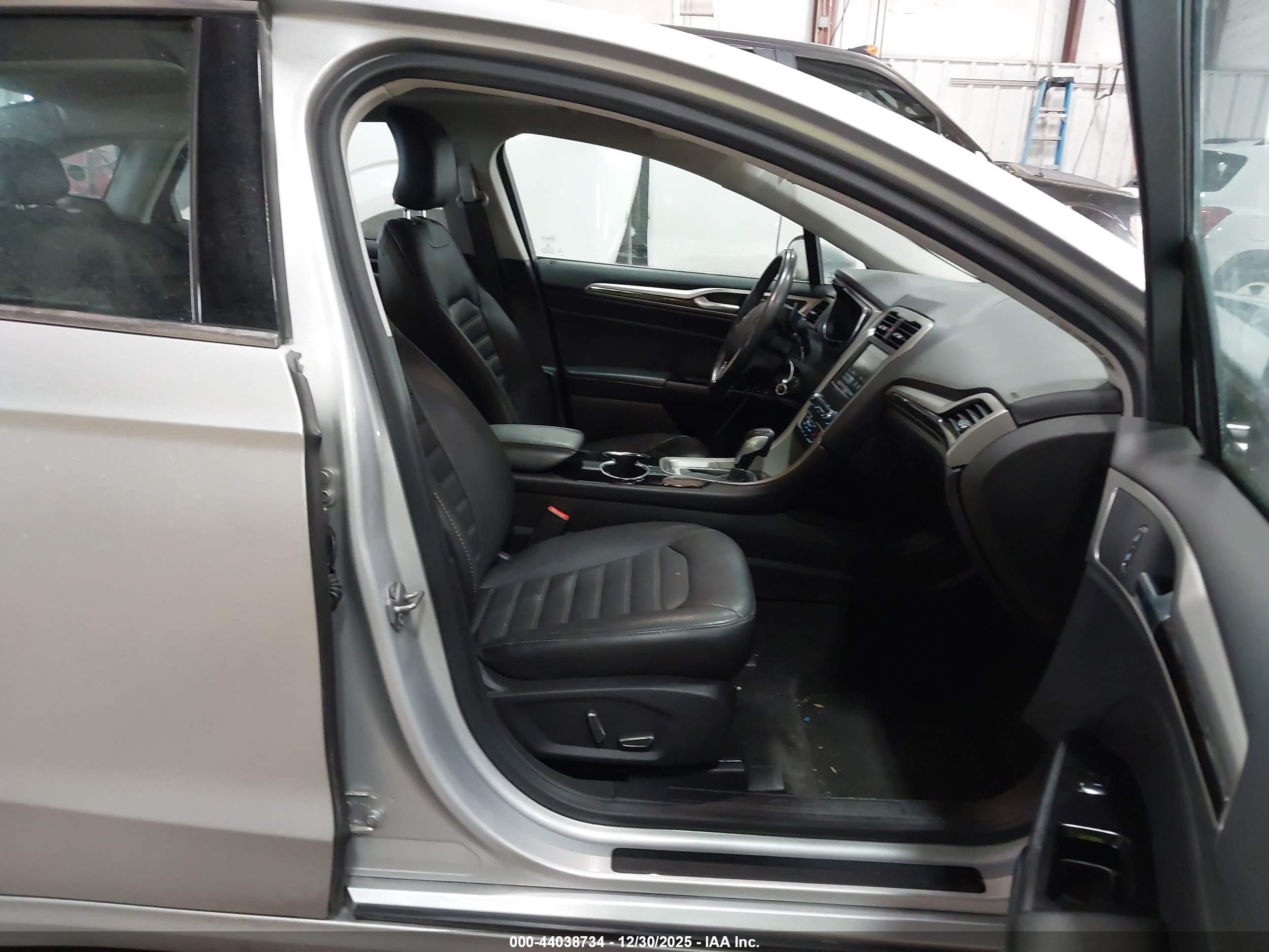 FORD FUSION image 5