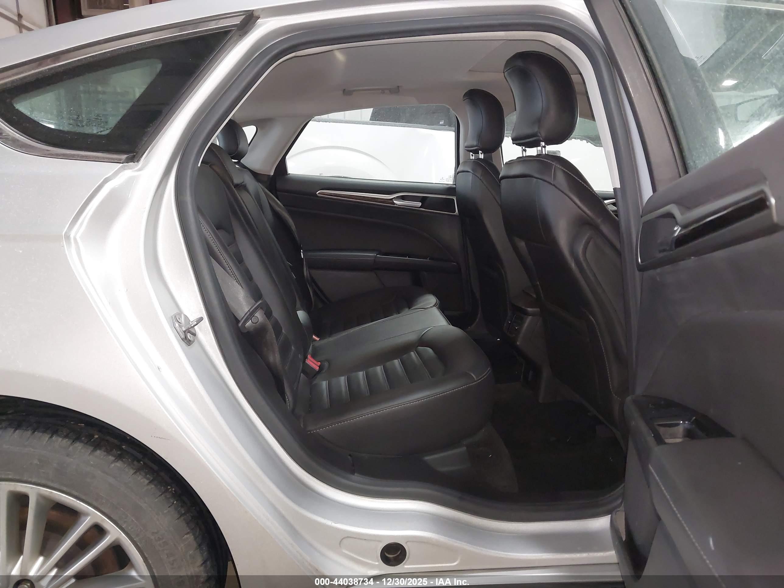 FORD FUSION image 8
