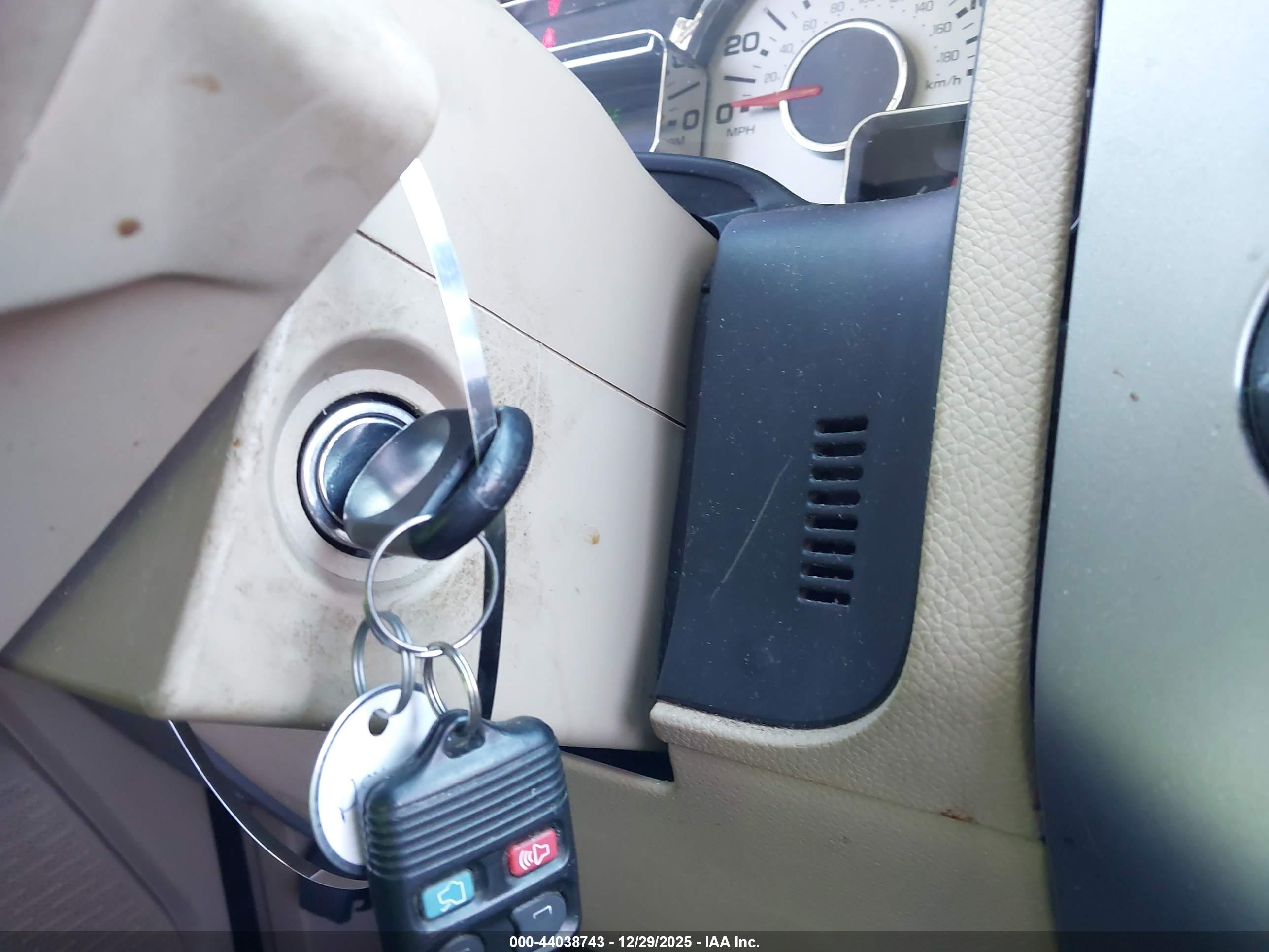 FORD EXPEDITION image 11