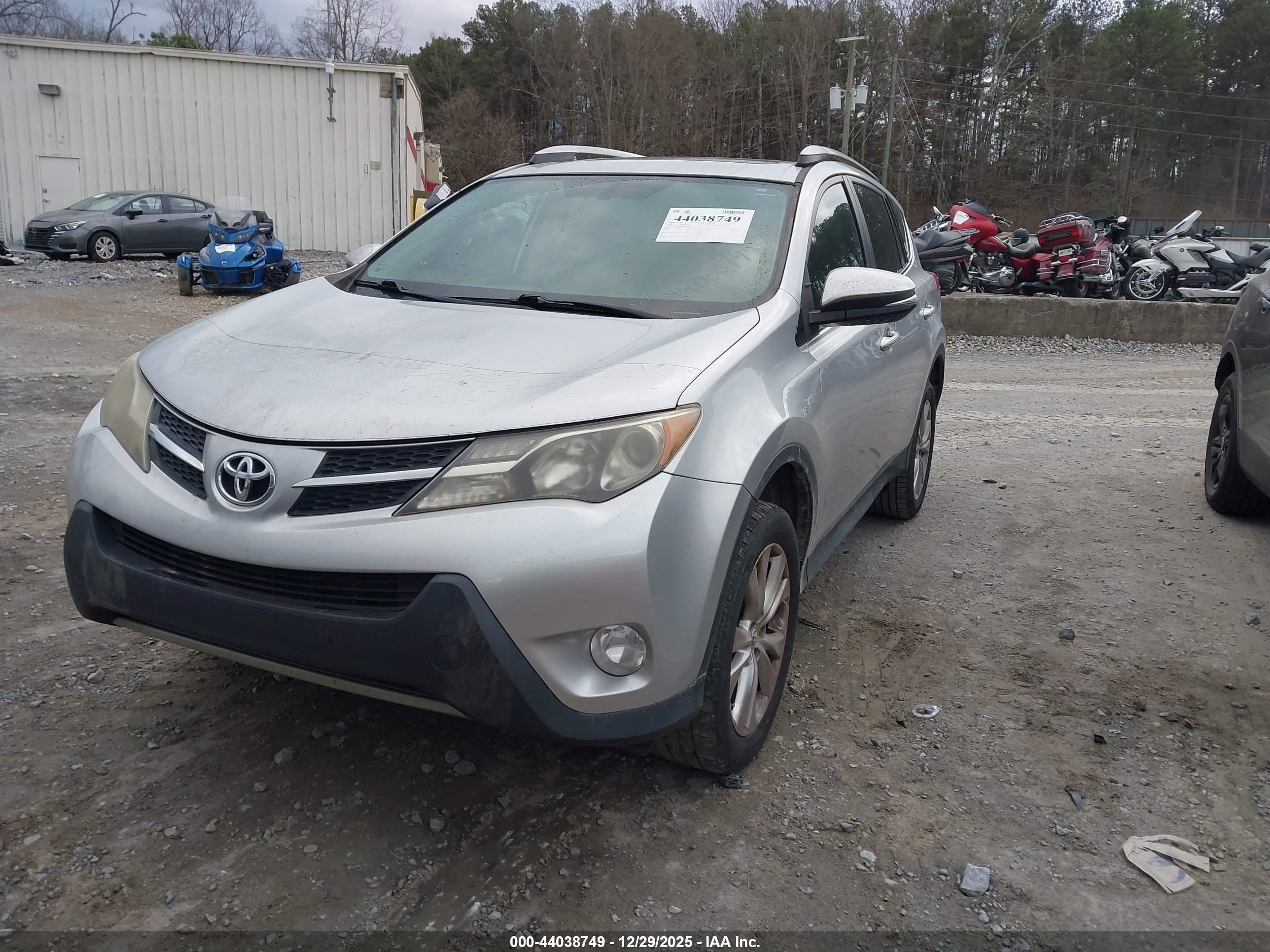 TOYOTA RAV4 image 2